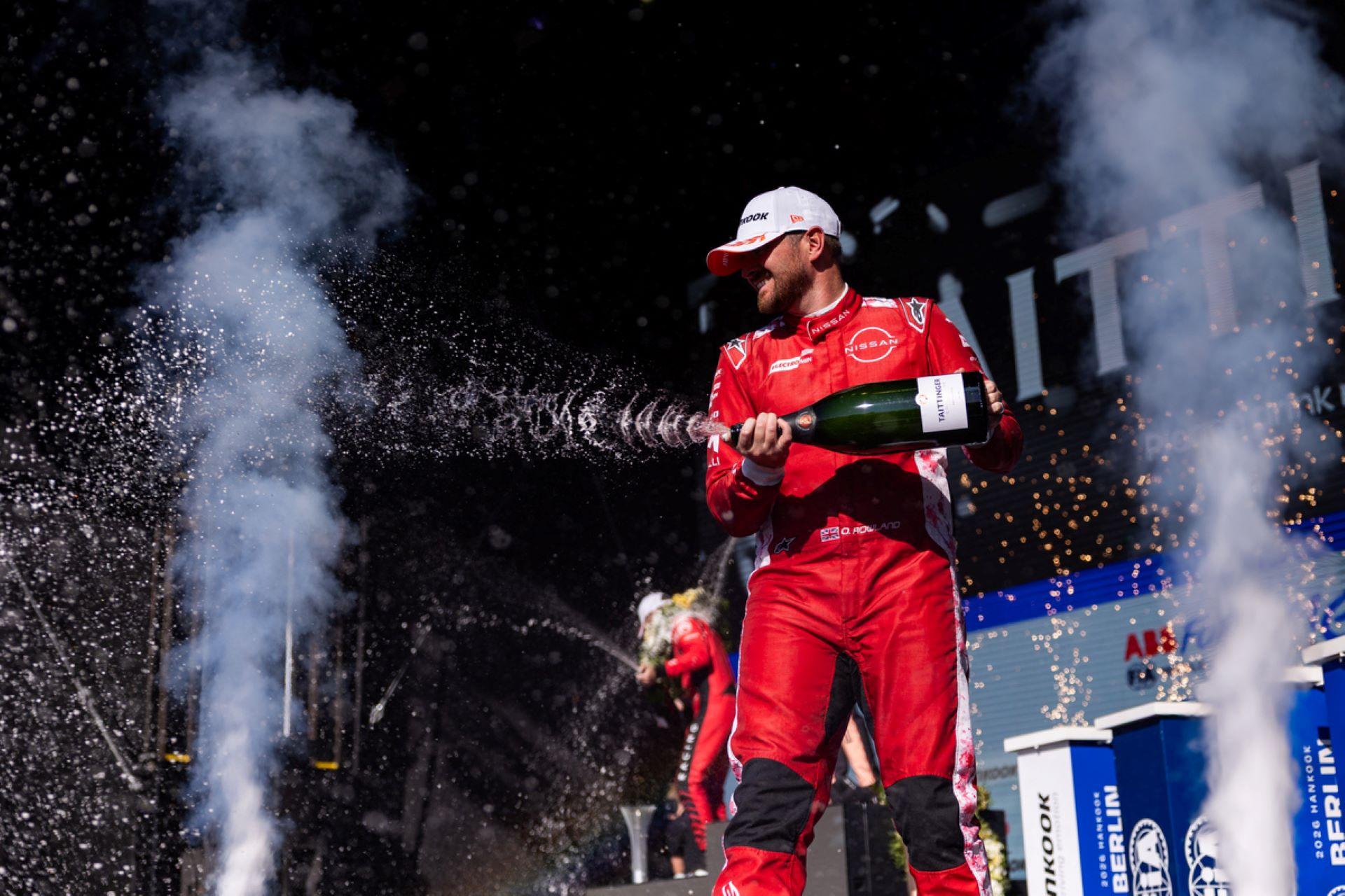 Nissansurgestodoublepodiumatberline prix 2