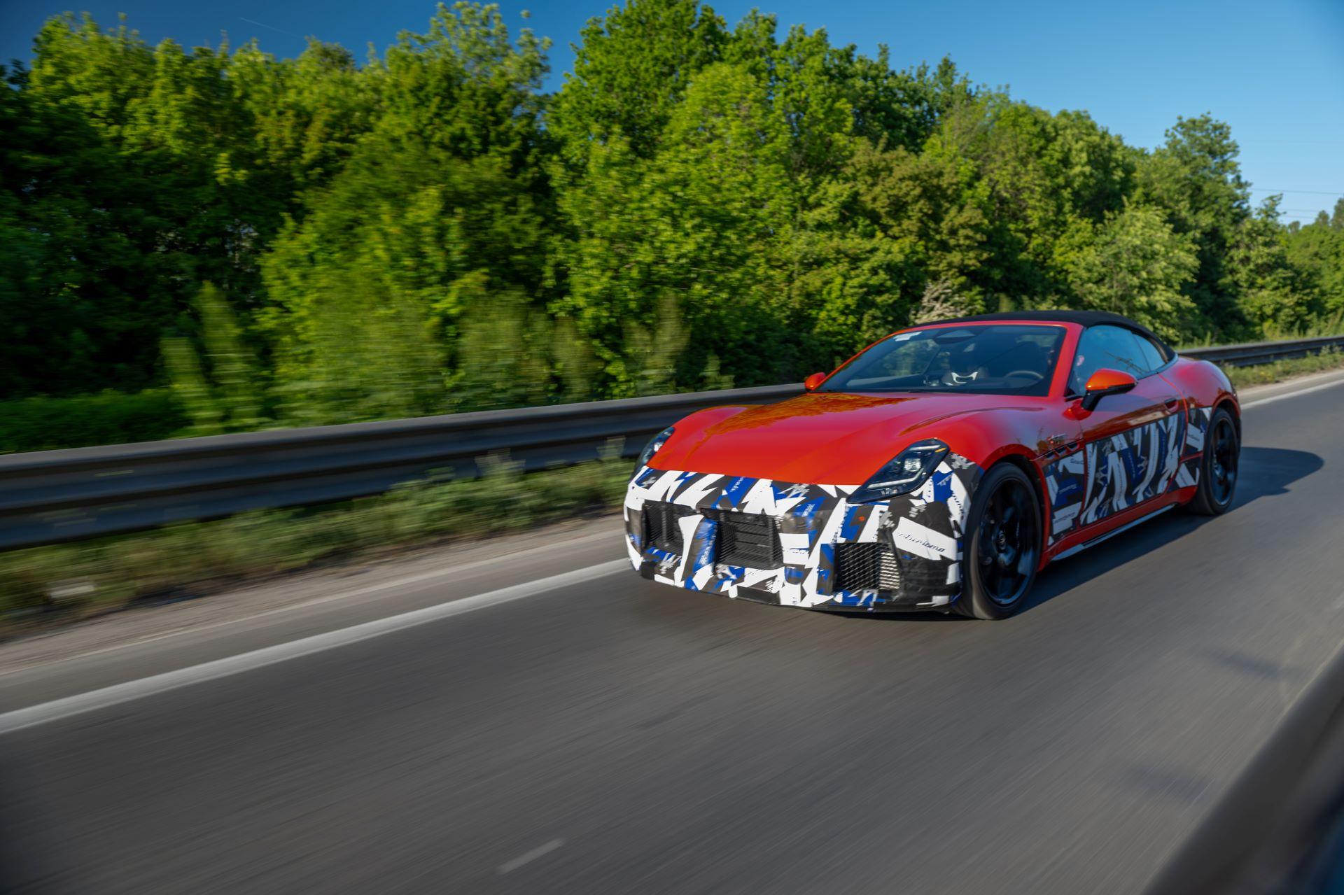 Maseraticontinuestestingtrioonmodenaroads 5