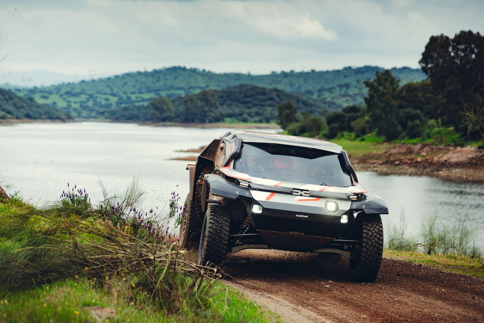 Daciasandriderschargeintosouthamericanrallyraid
