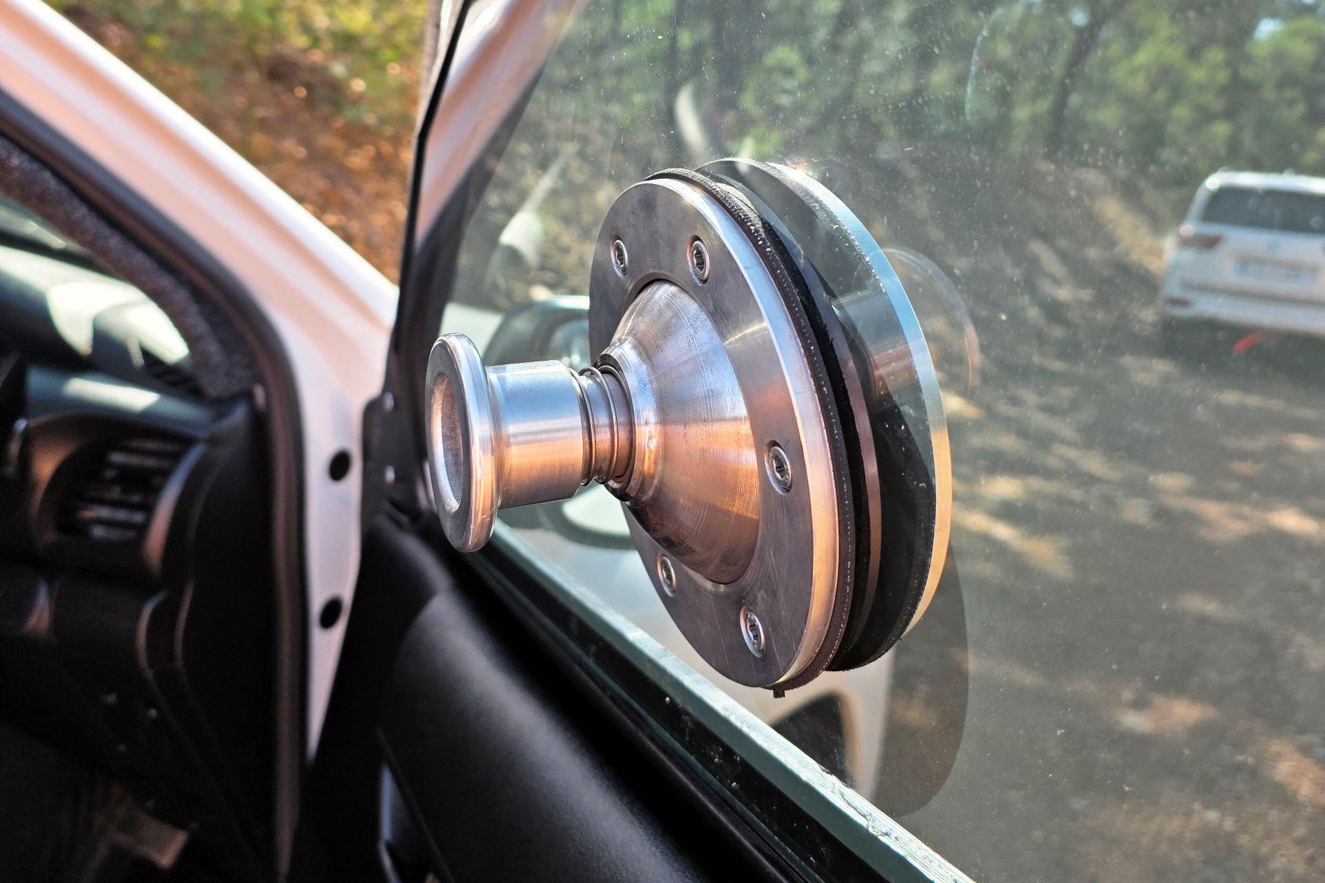 Sviintroducesgimbalgunportforarmouredvehicles 2