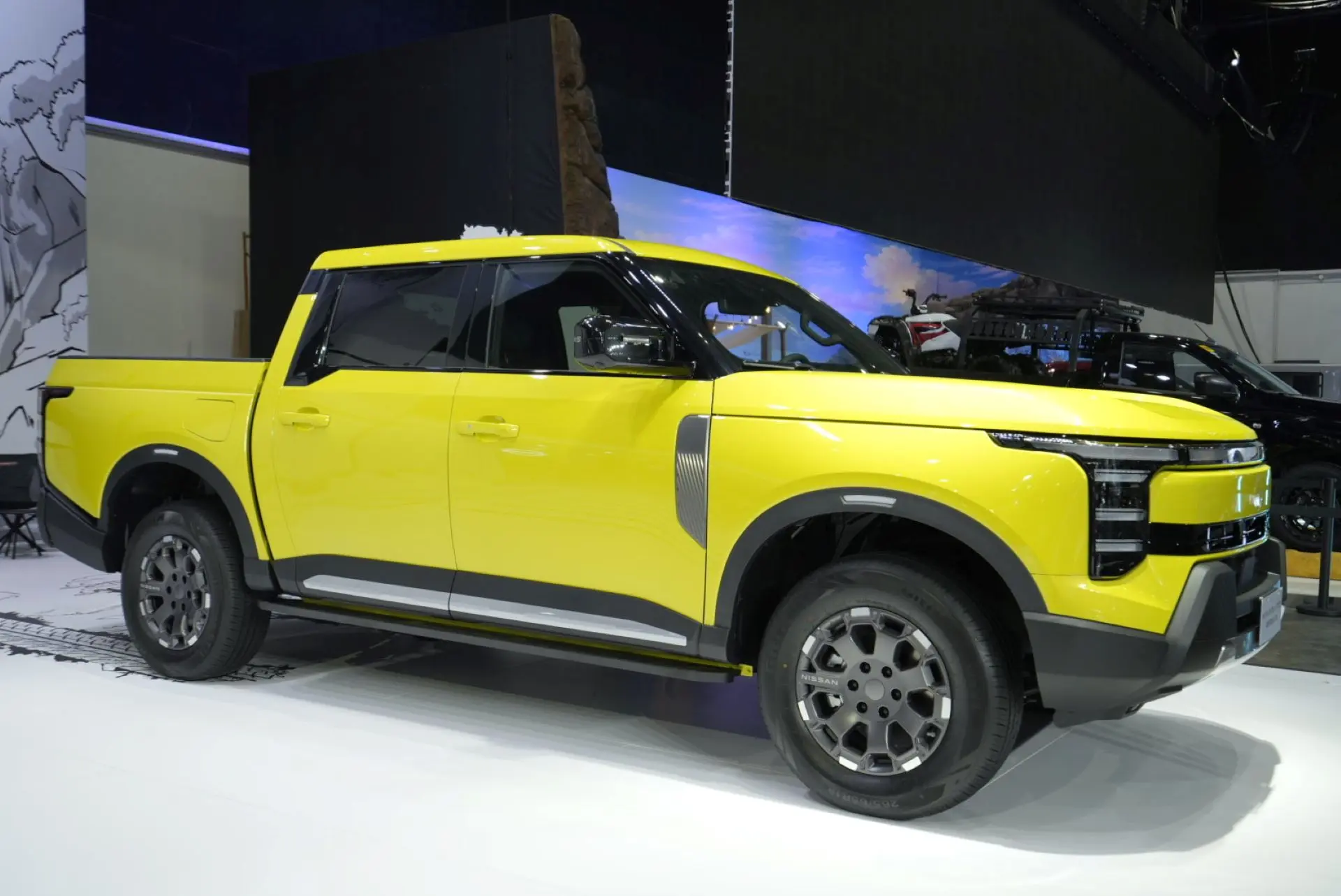 1780654511171-371787227-nissanunveilsnavaraphevandprimeraevforexport-2.jpg