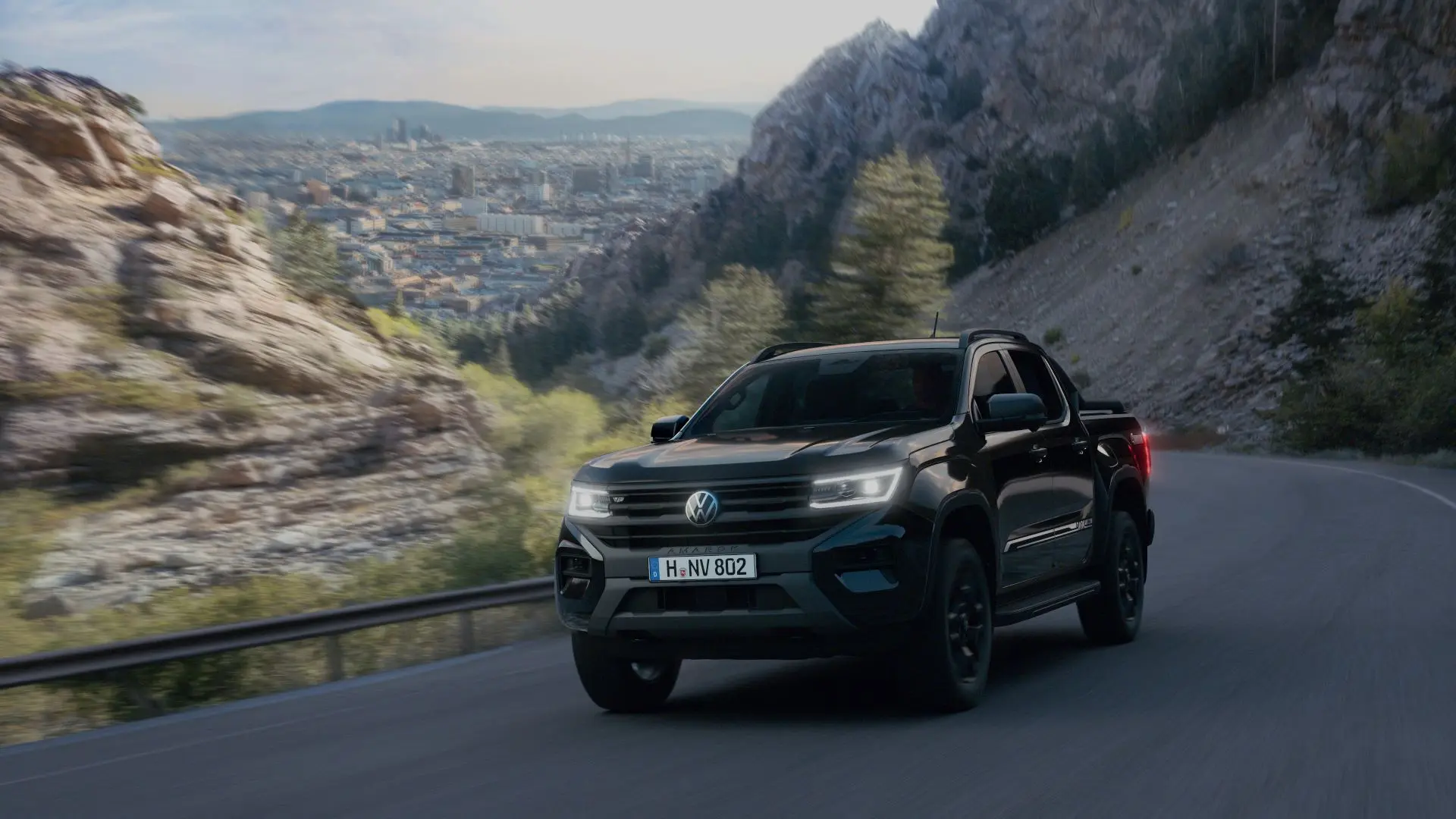 1780929678147-719542294-volkswagenamarokdarklabelarrivesinsouthafrica.jpg