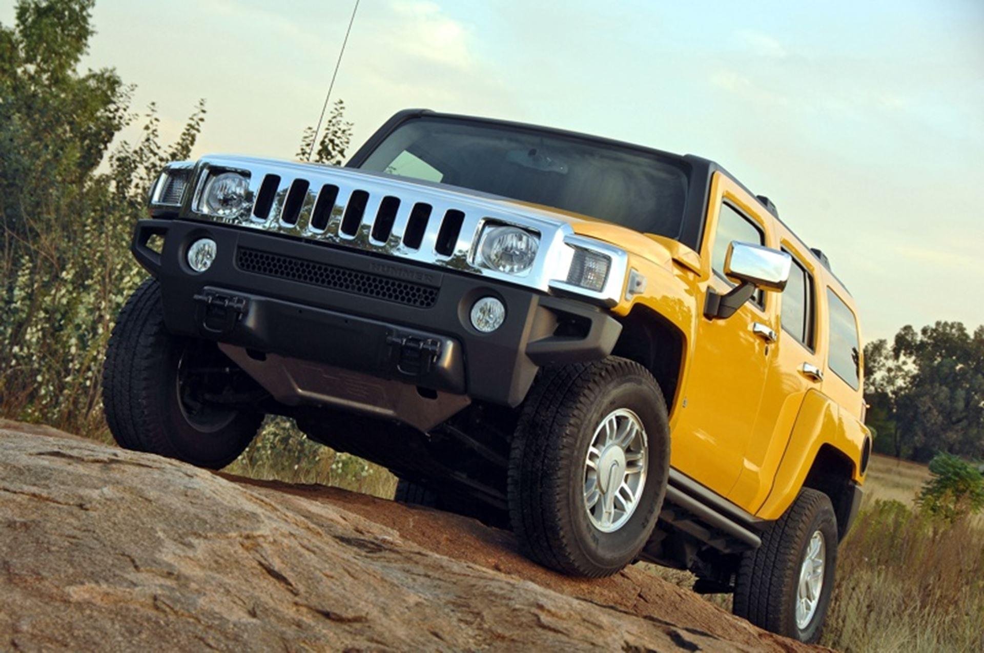 HUMMER H3 ICONIC HUMMER STYLING IN A MID-SIZE PACKAGE