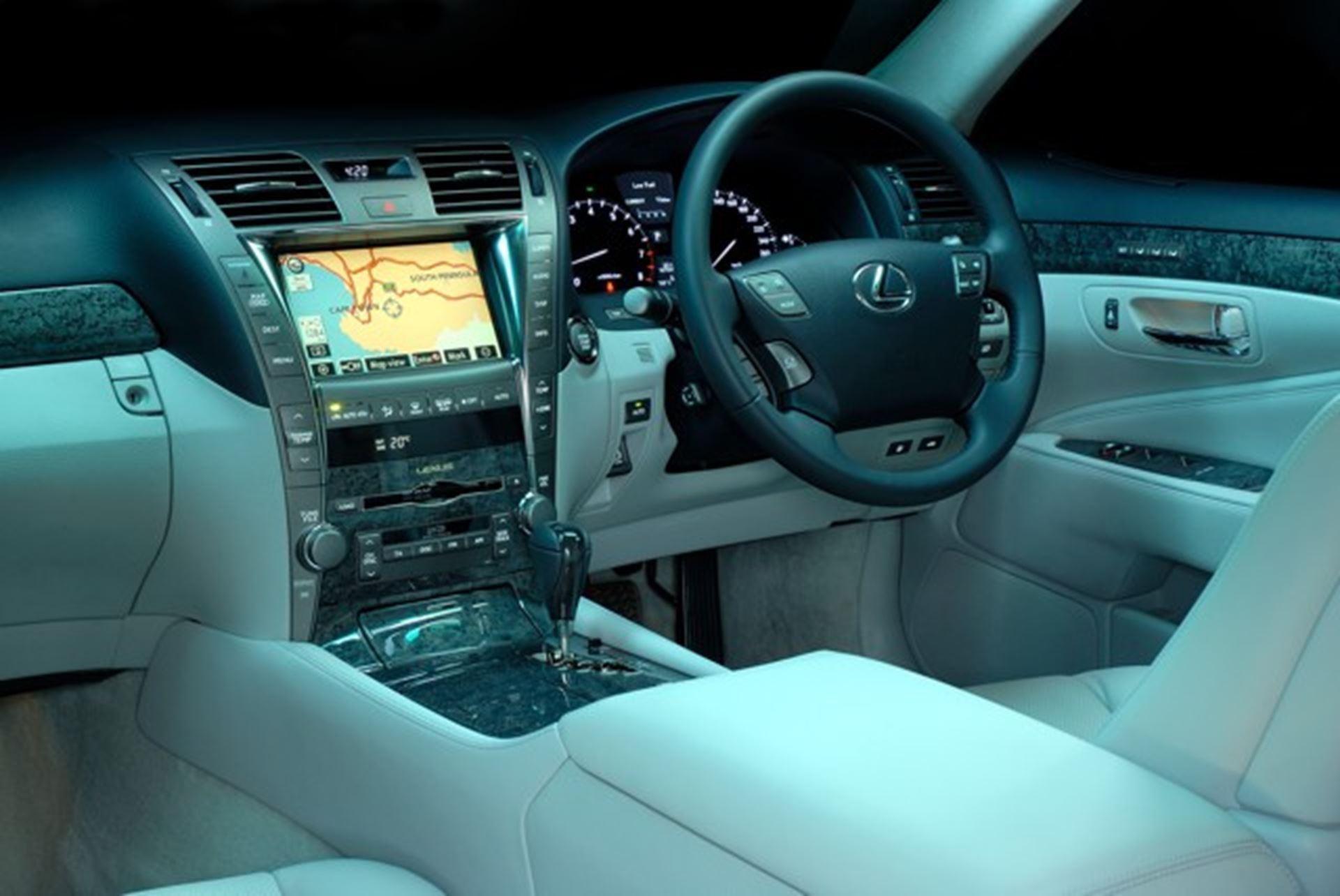 Lexus LS460