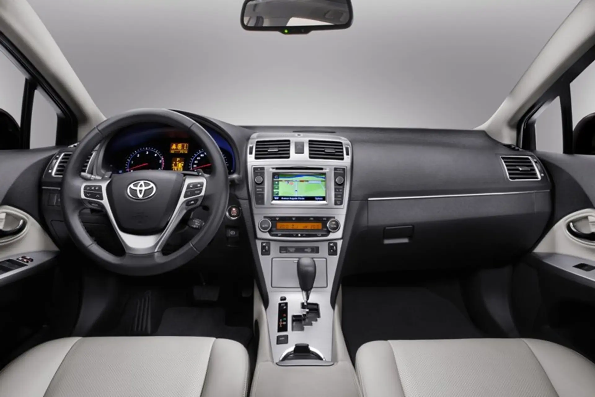 Toyota Avensis 2011 Interior