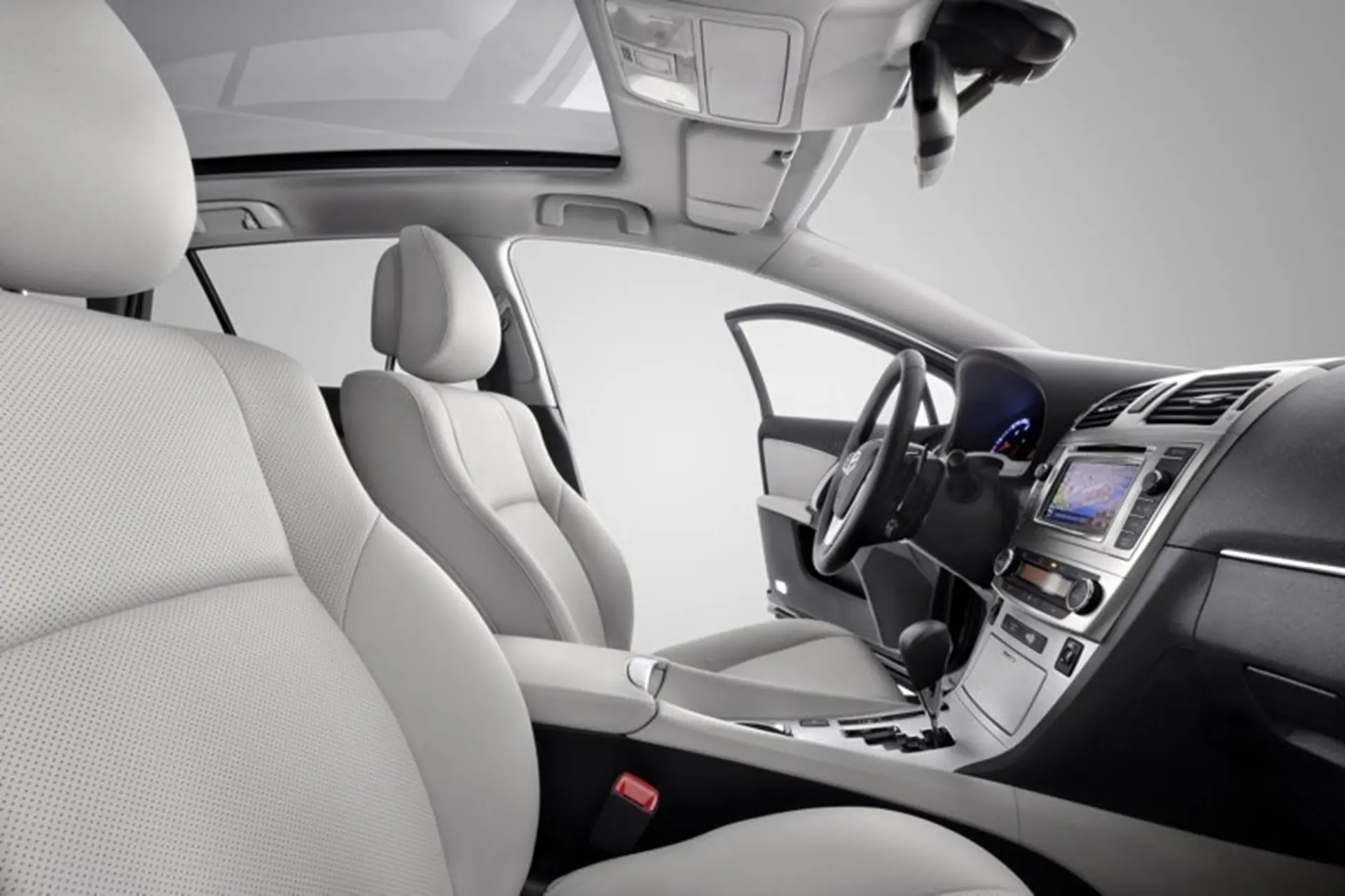 Toyota Avensis Inside