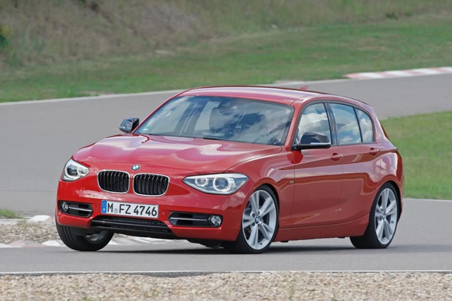 bmw-sports-line-1-2011