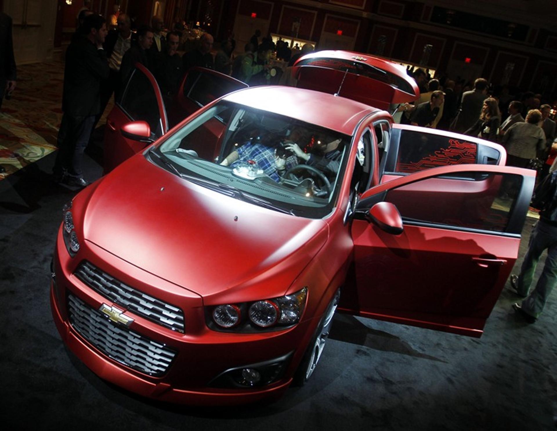 DUBAI INTERNATIONAL MOTOR SHOW 2011 HIGHLIGHTS