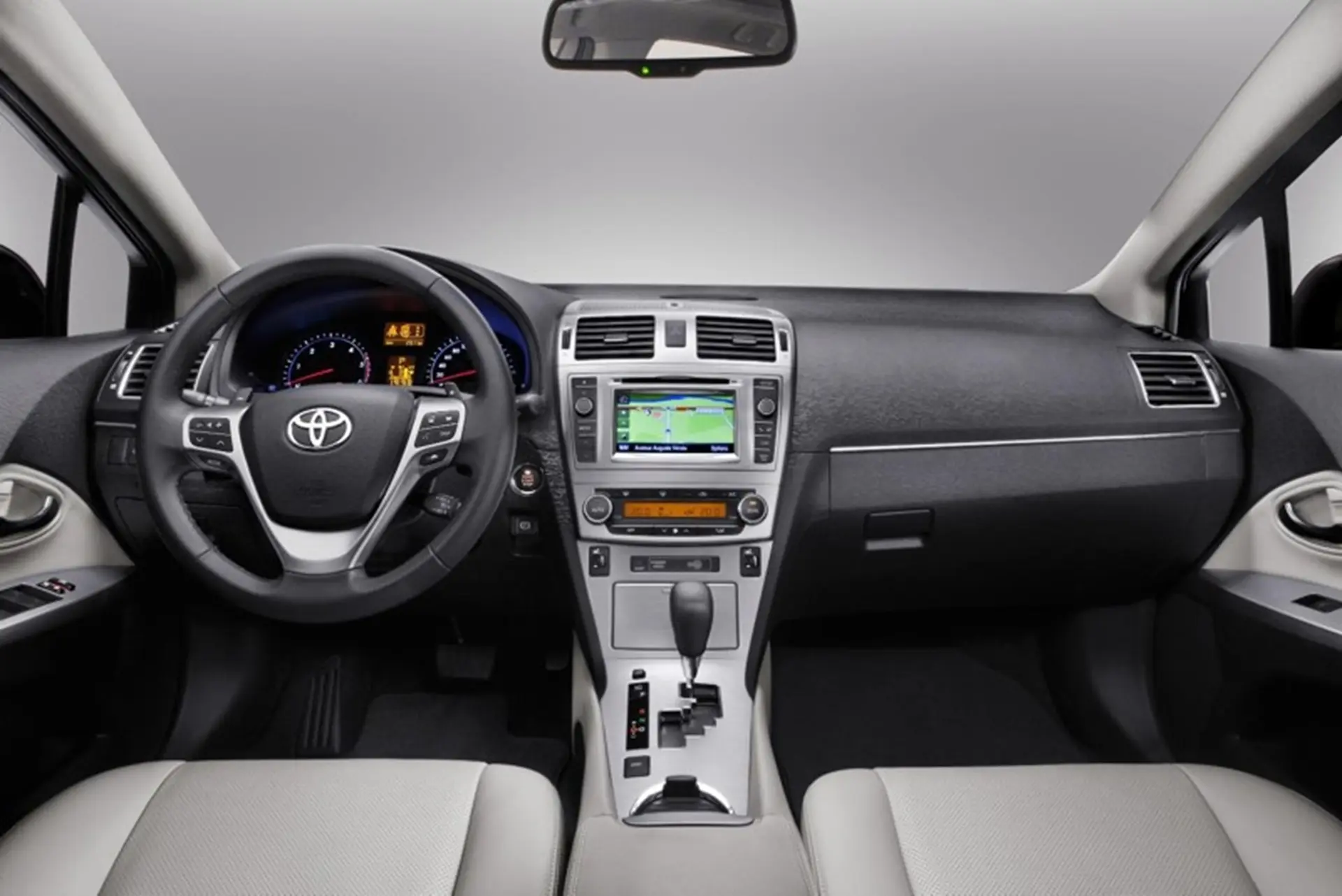 Toyota Avensis 2011