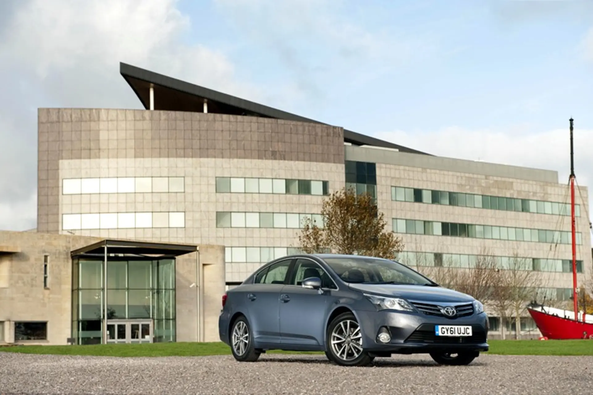 new toyota avensis