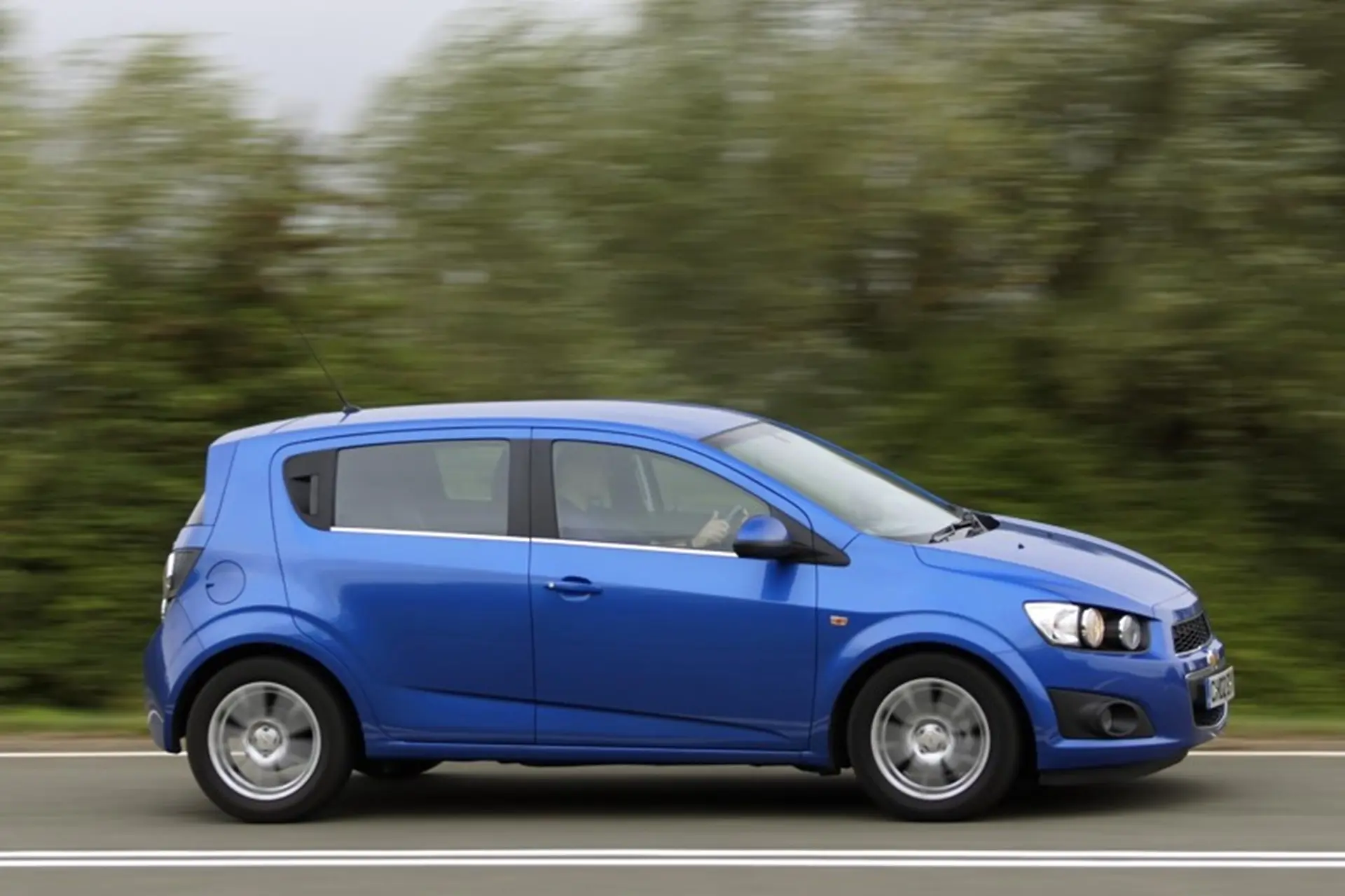 Chevrolet Aveo side view