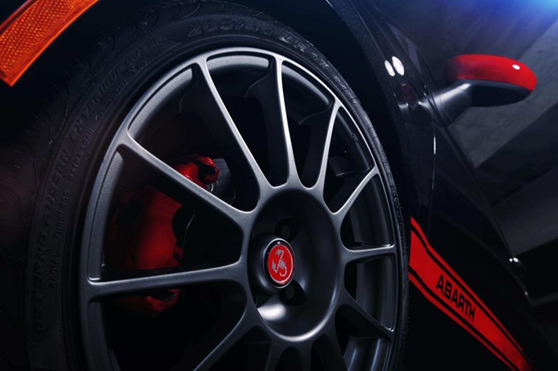 Chrysler Canada Montreal Auto Show: 2012 Fiat 500 Abarth Design