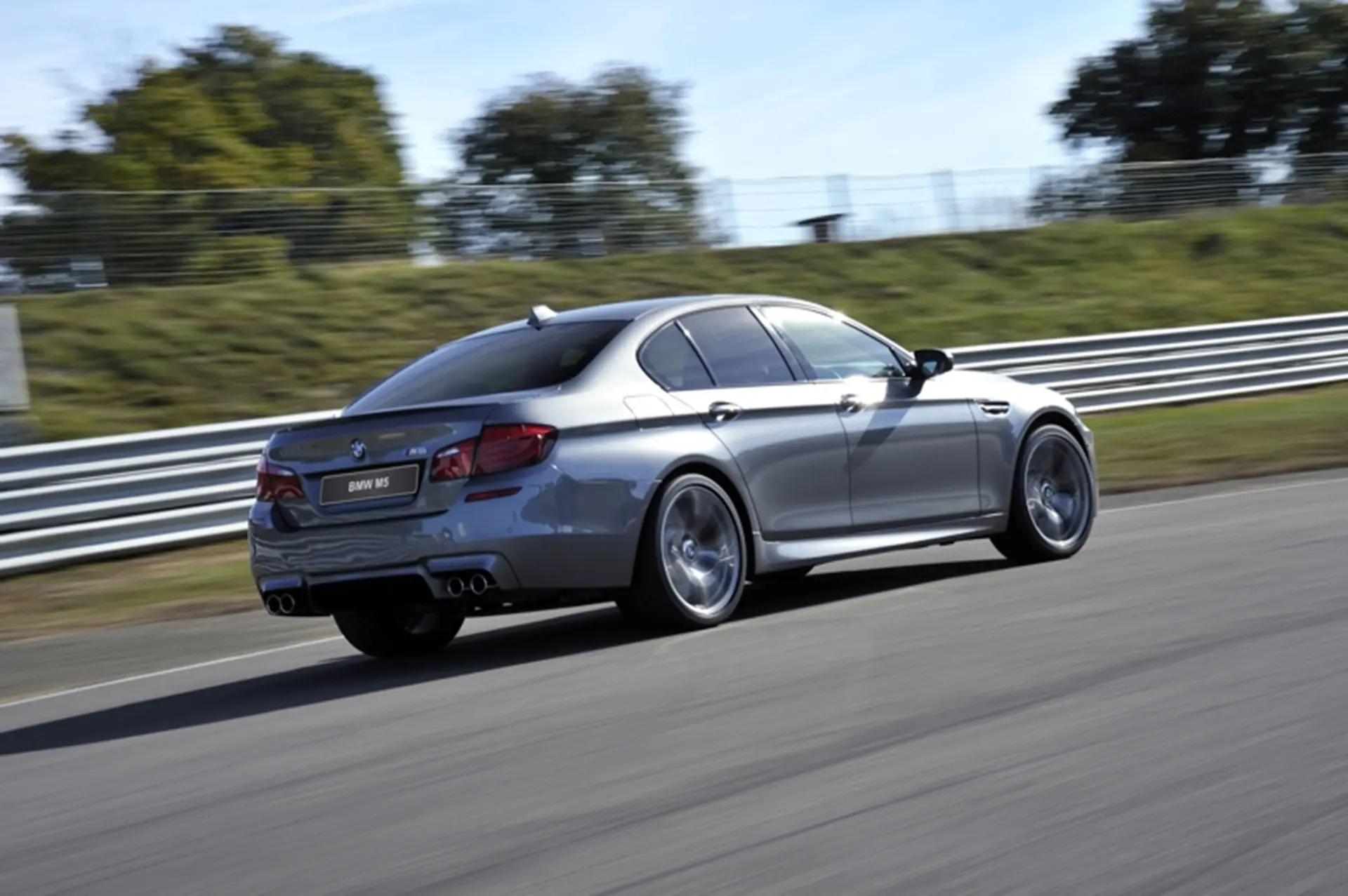 BMW-M5 2012