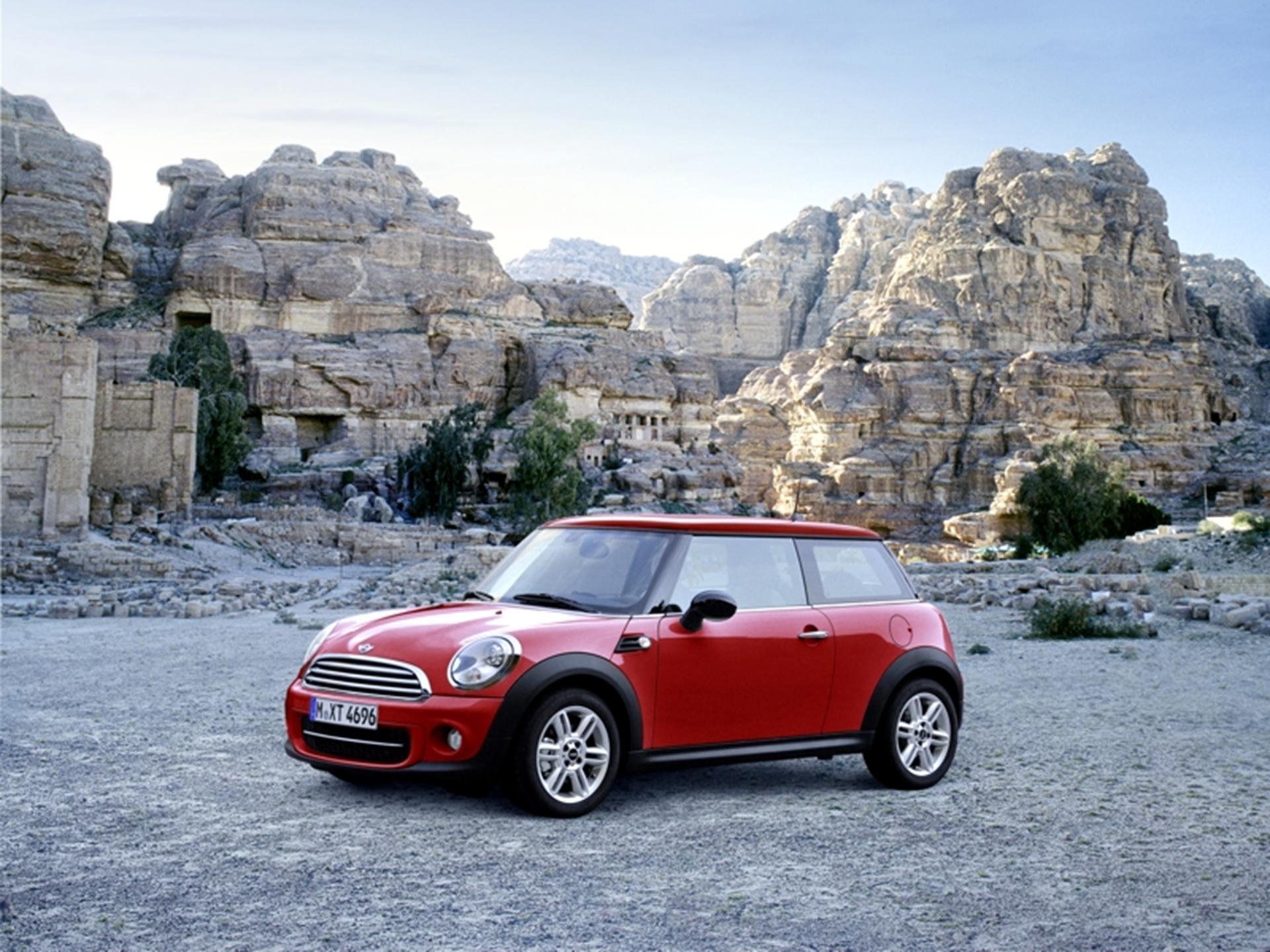 MINI further widens its global sales network: first MINI showroom launches in Jordan