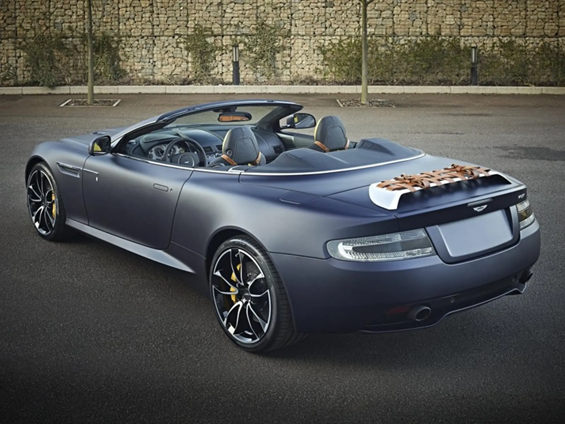 Aston Martin Q