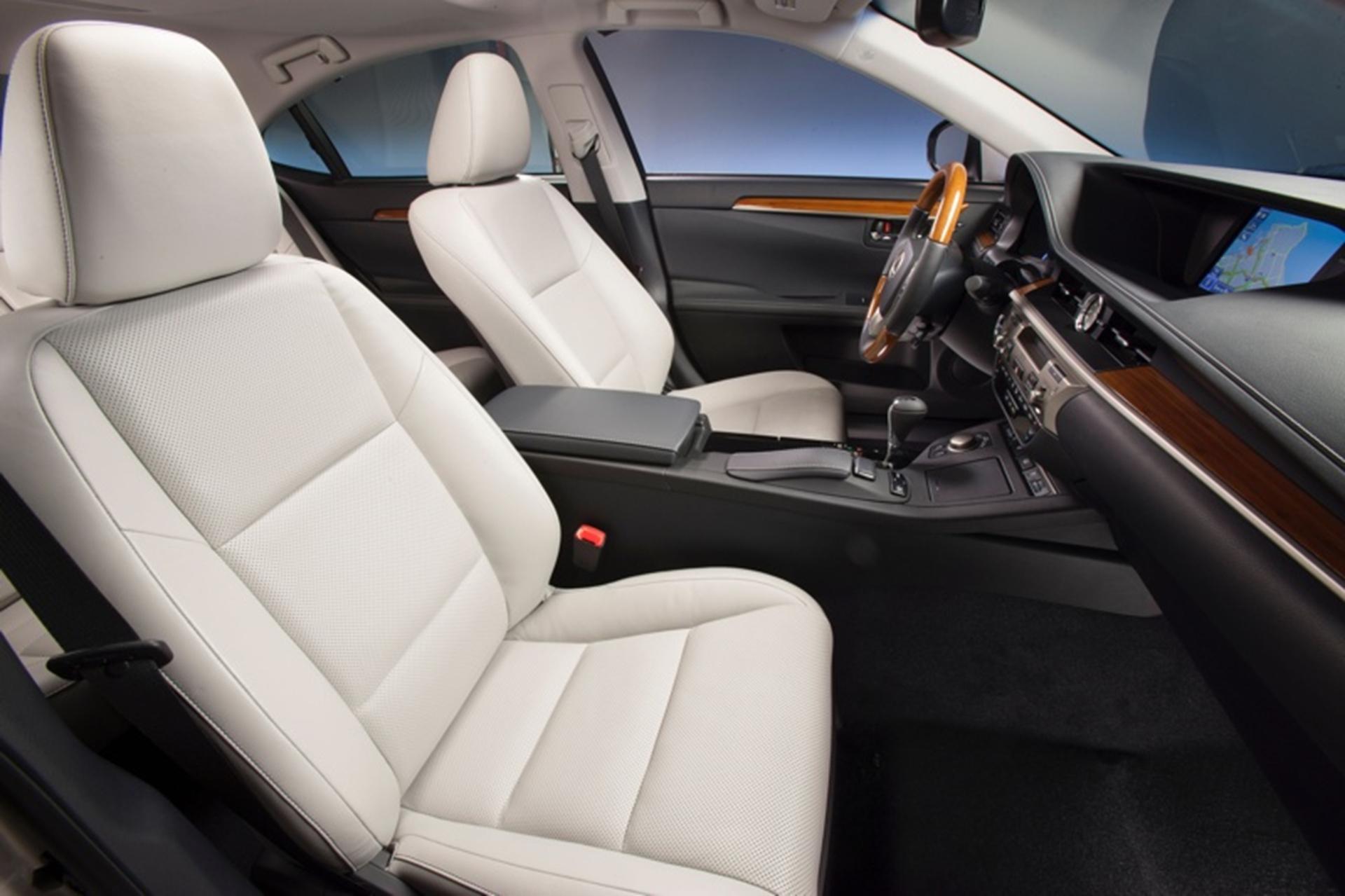 New York International Auto Show: Lexus 300h Hybrid