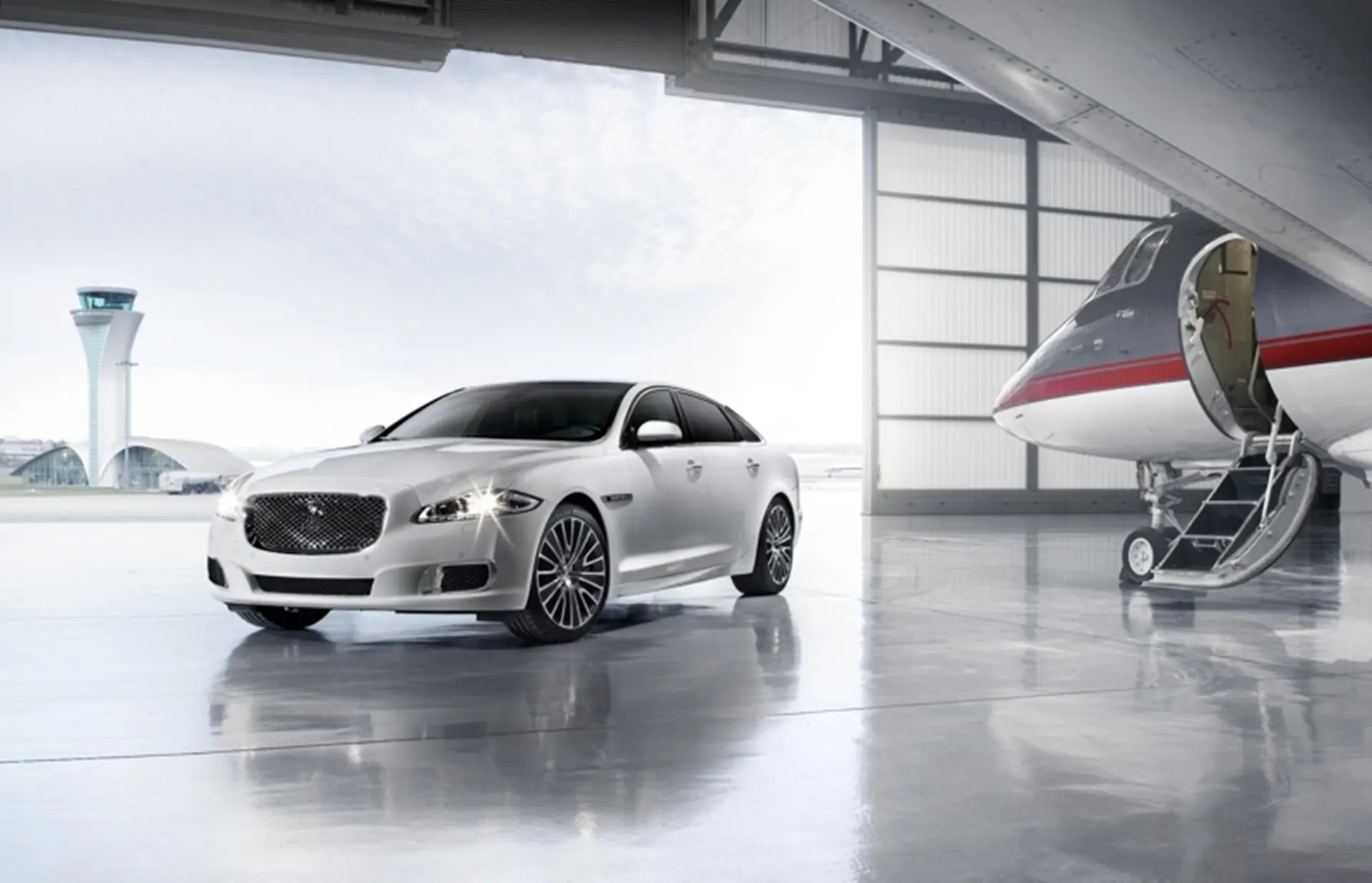 Jaguar unveils the XJ Ultimate