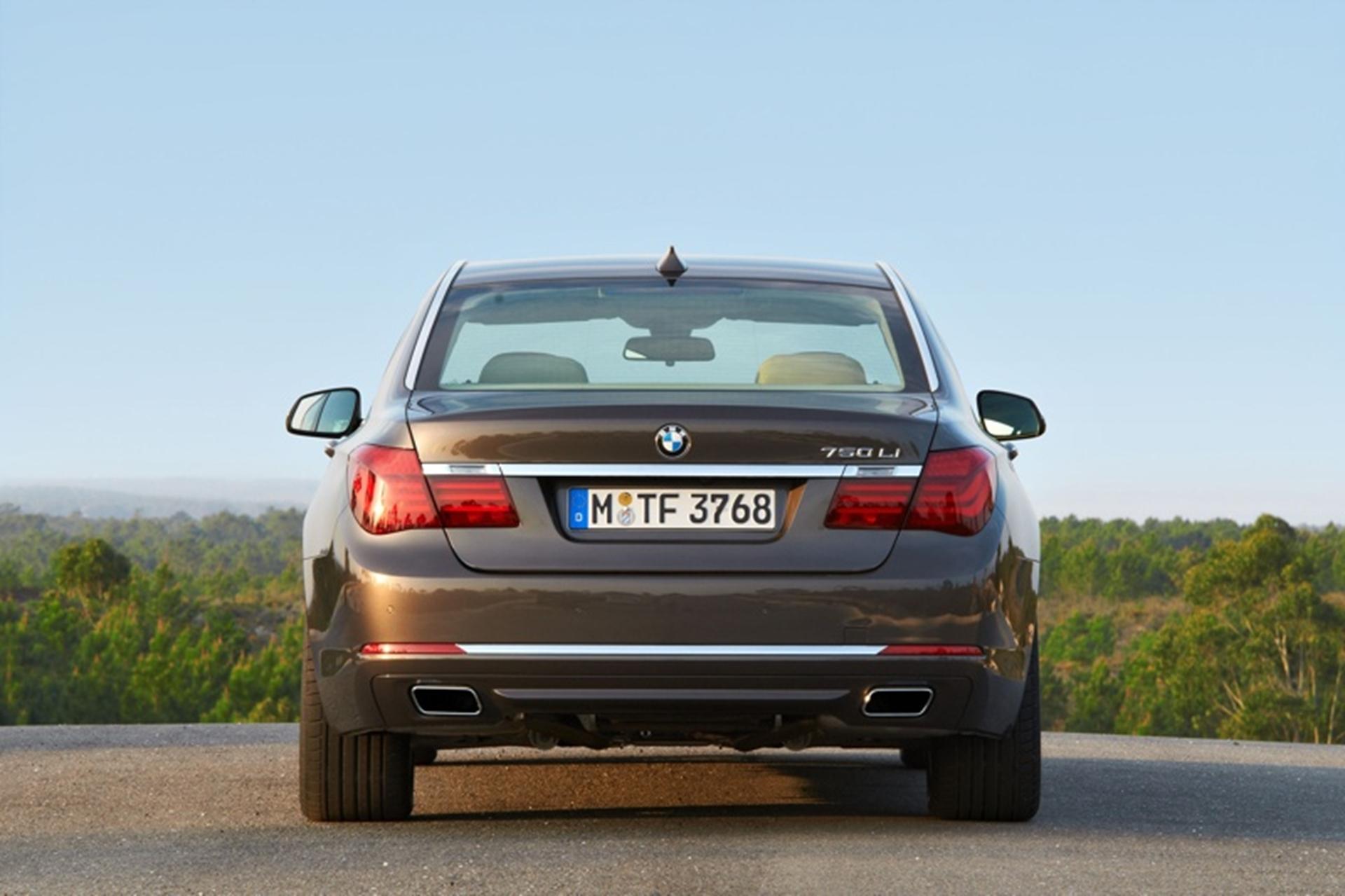 BMW 7 ConnectedDrive: The new benchmark for infotainment, convenience and safety.