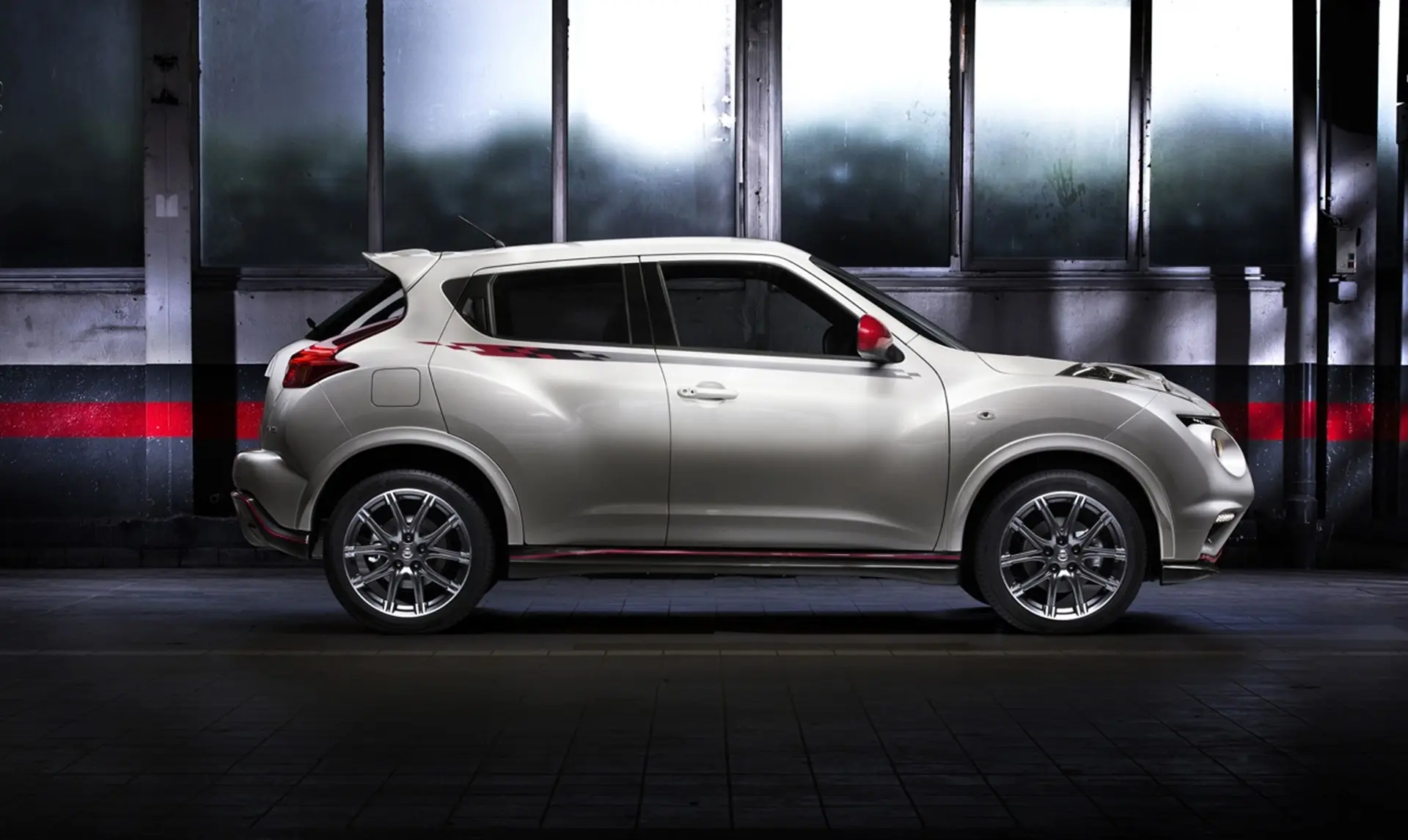 Nissan Juke 2012 Side View