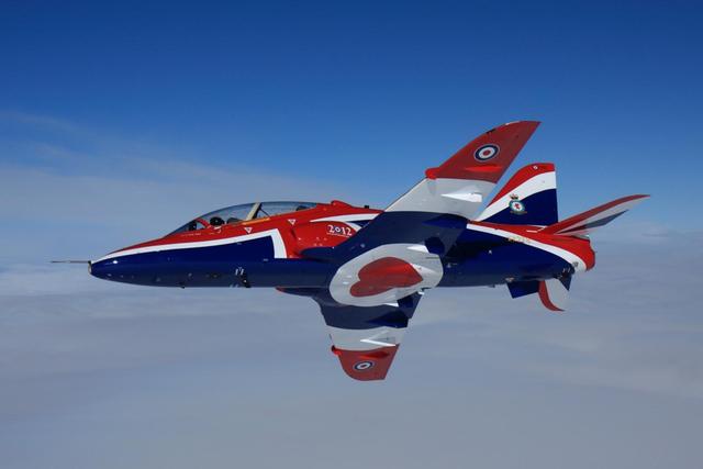 RAF HAWK DISPLAY PILOT COMES HOME TO THE COTSWOLDS