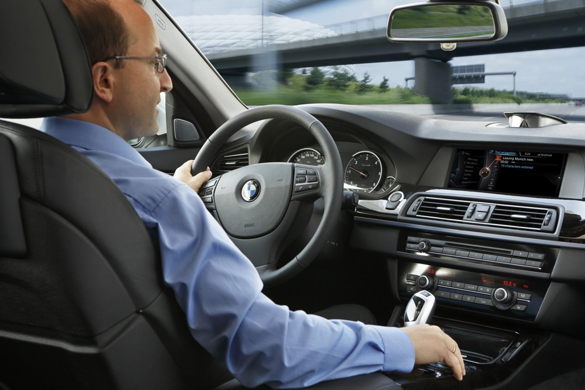 BMW Product debut: Message dictation function