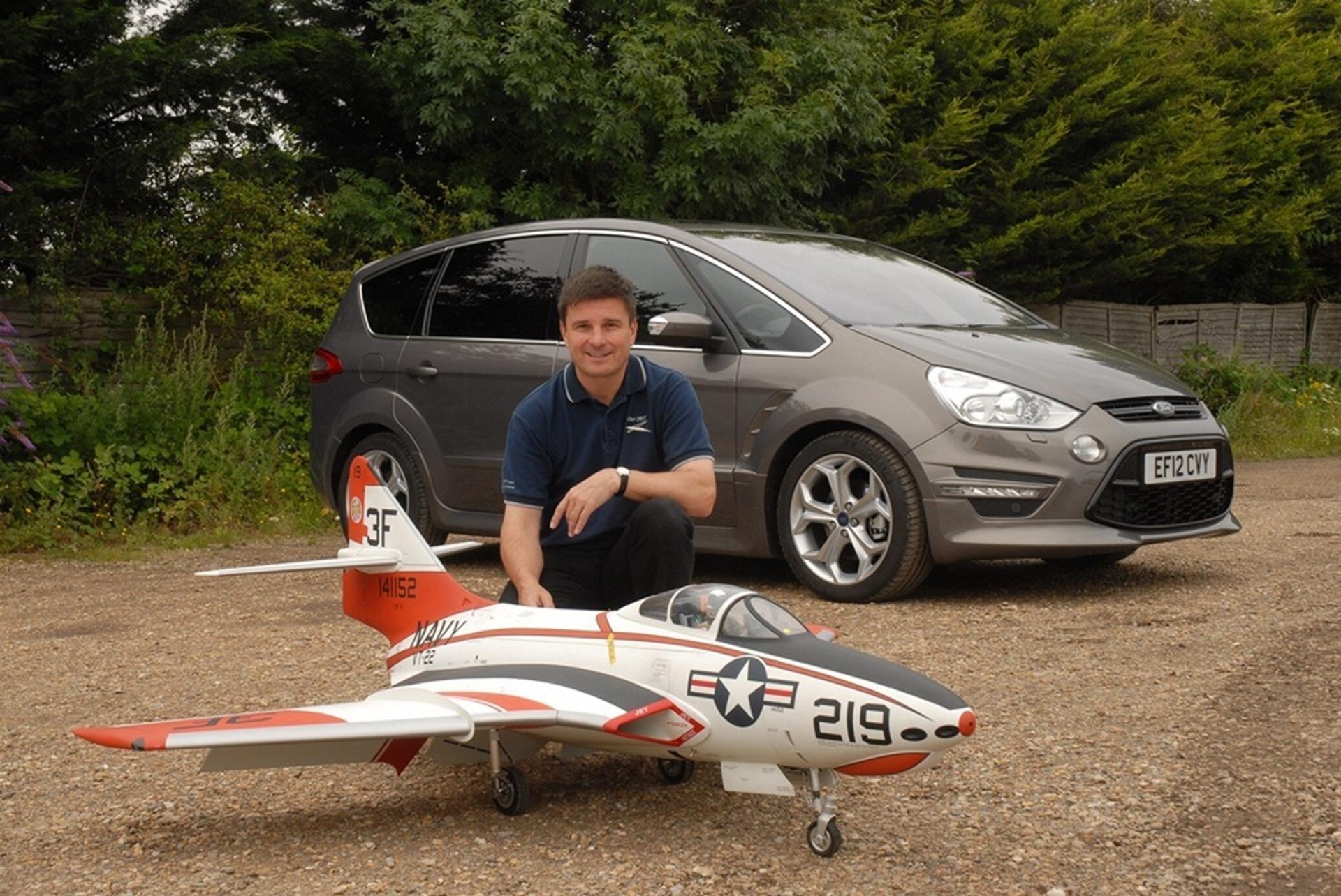 FORD S-MAX TAKES PLANES TO GERMANY