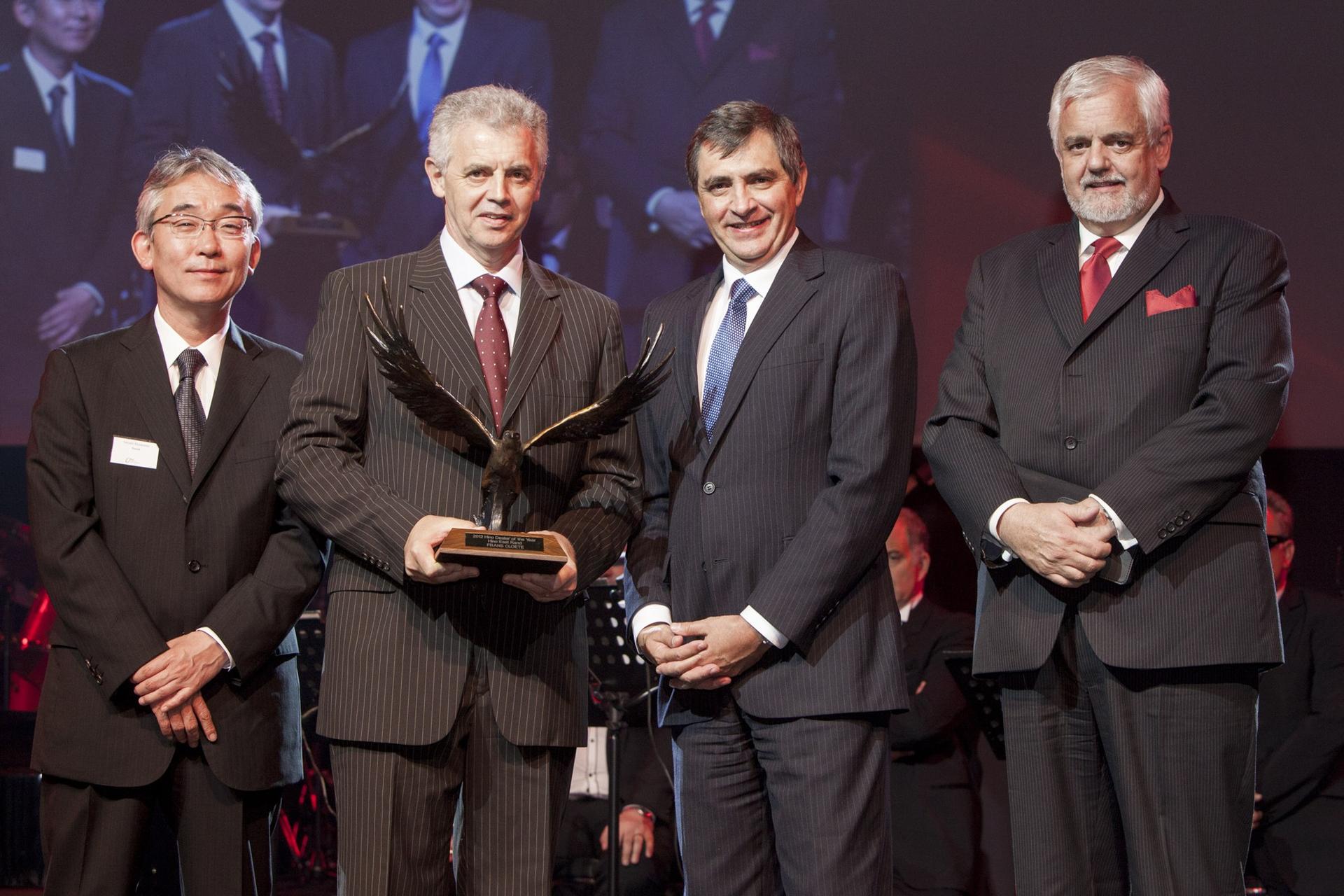 HINO SOUTH AFRICA AWARDS THE DEALER OF THE YEAR