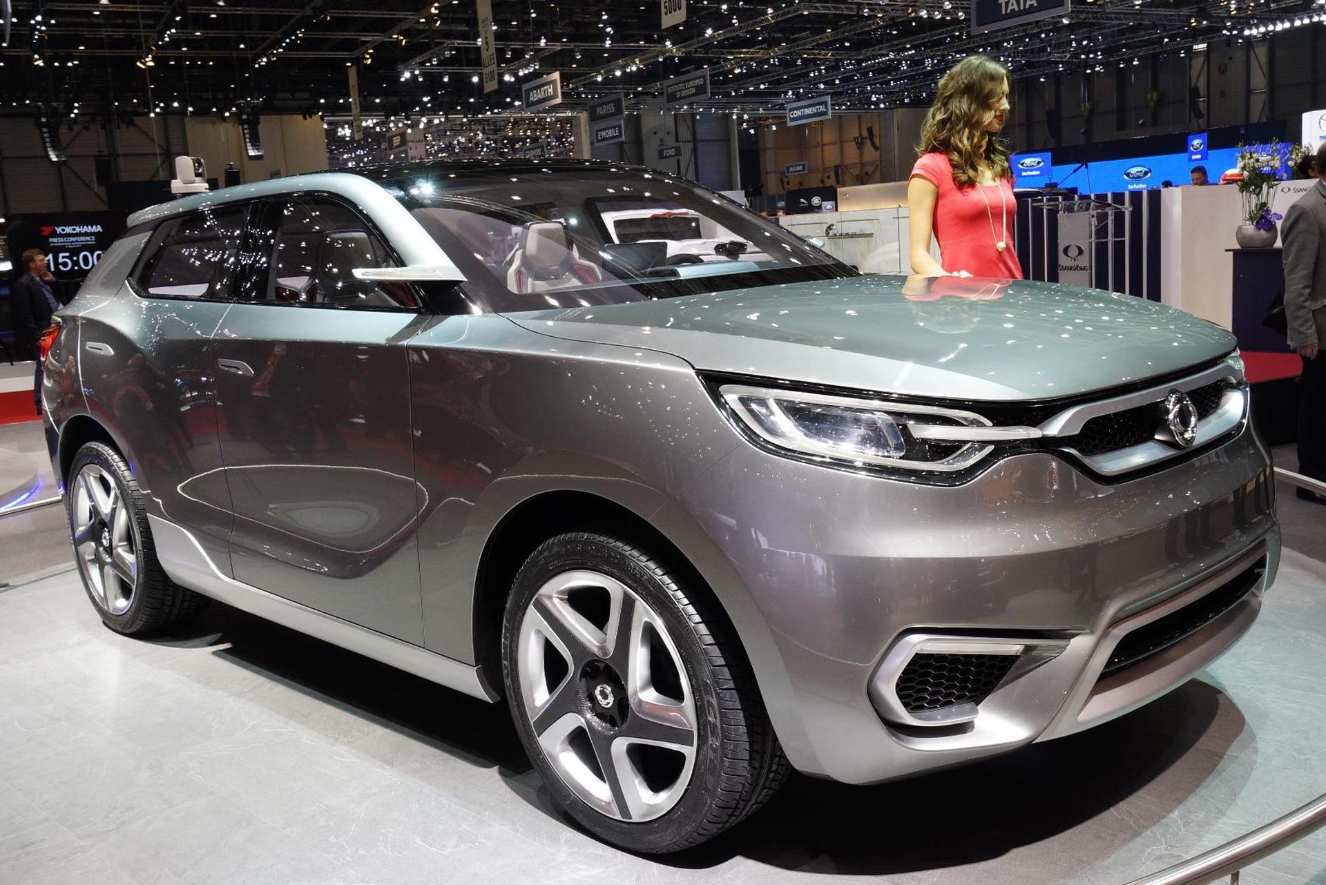 Images: Car Show Girls at the Geneva Motor Show 2013
