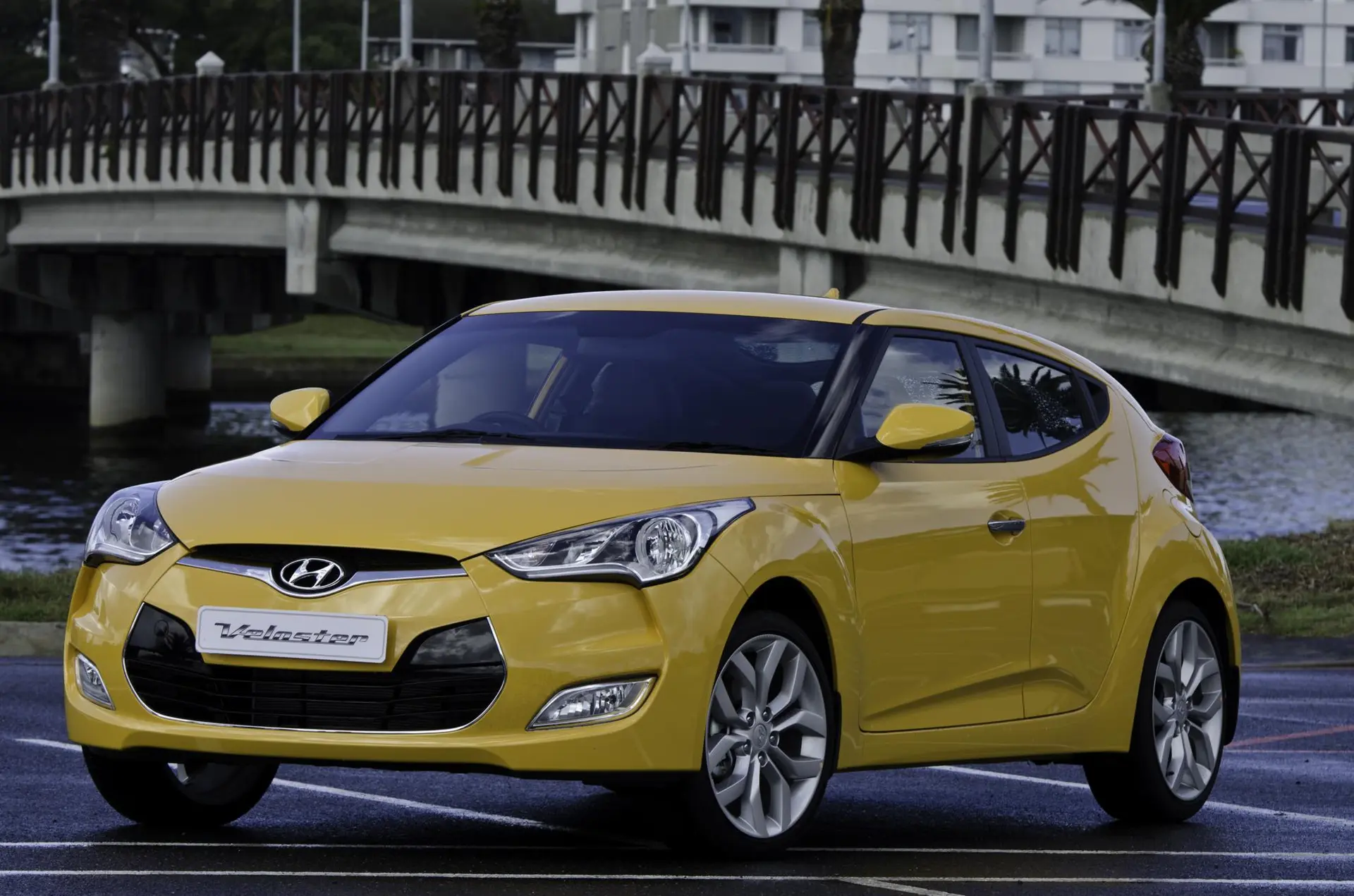 Hyundai veloster 19