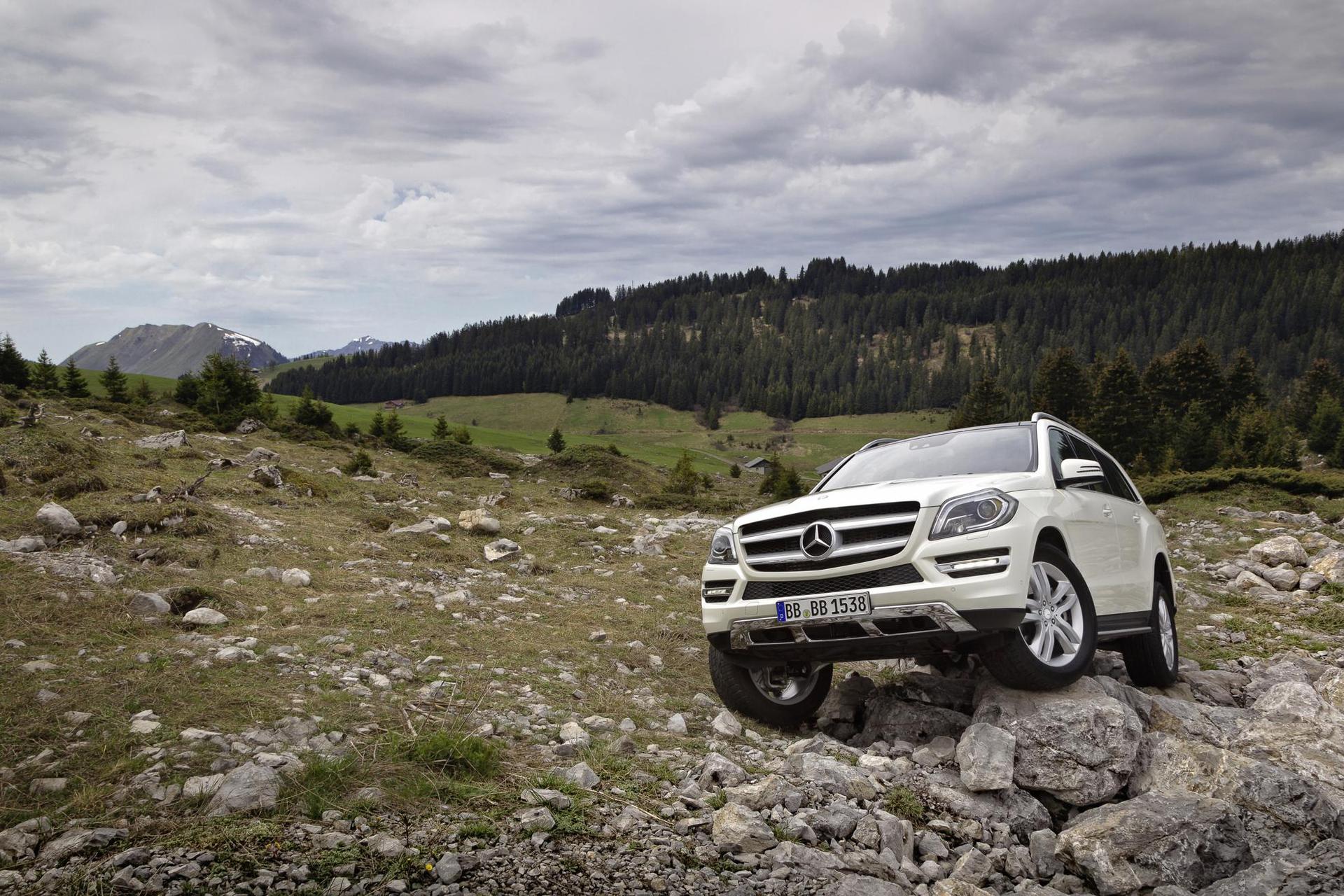 Mercedes Benz GL Class – Body design and interior