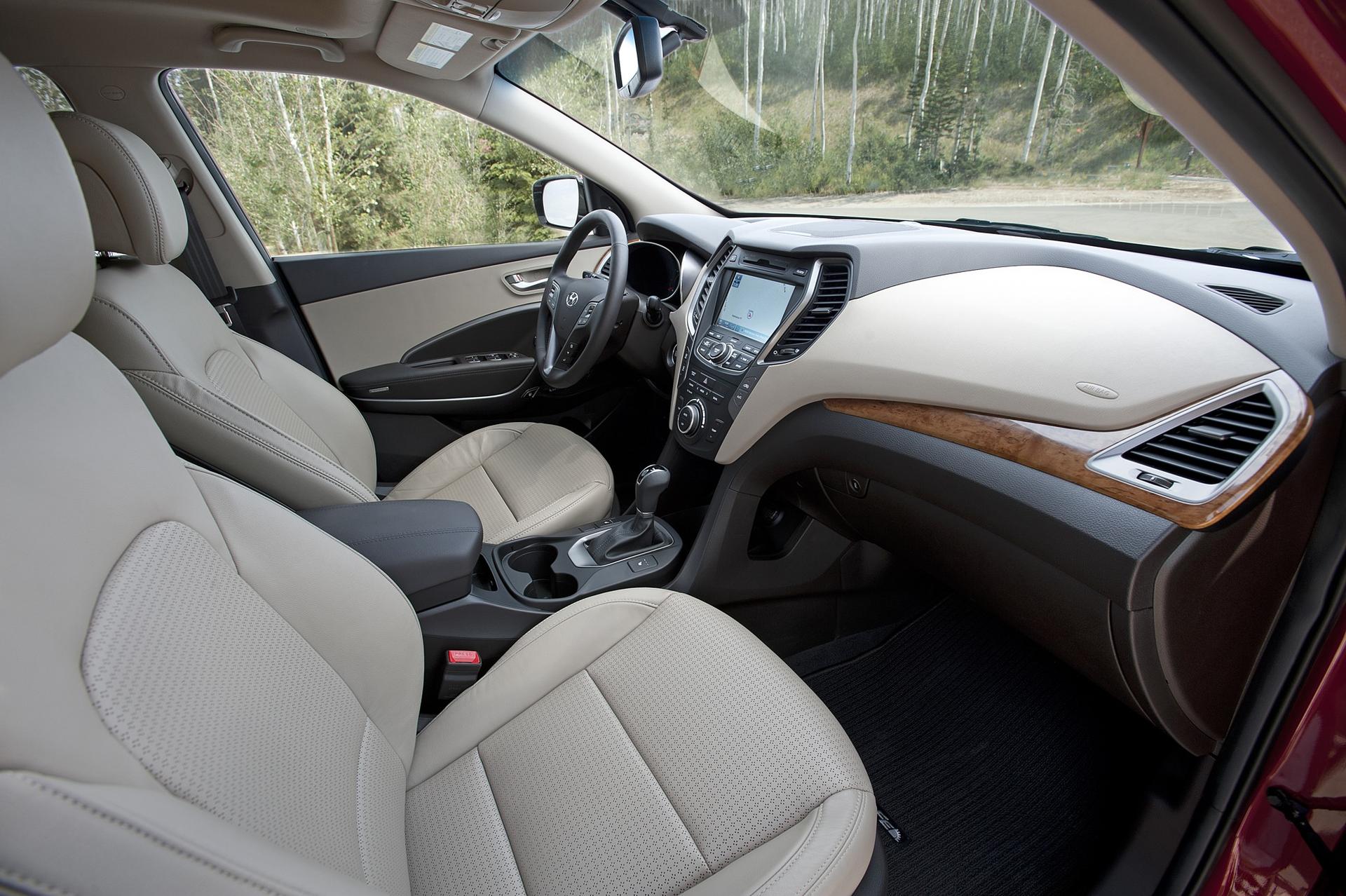 2013 HYUNDAI SANTA FE SPORT NAMED ONE OF WARD’S 10 BEST INTERIORS