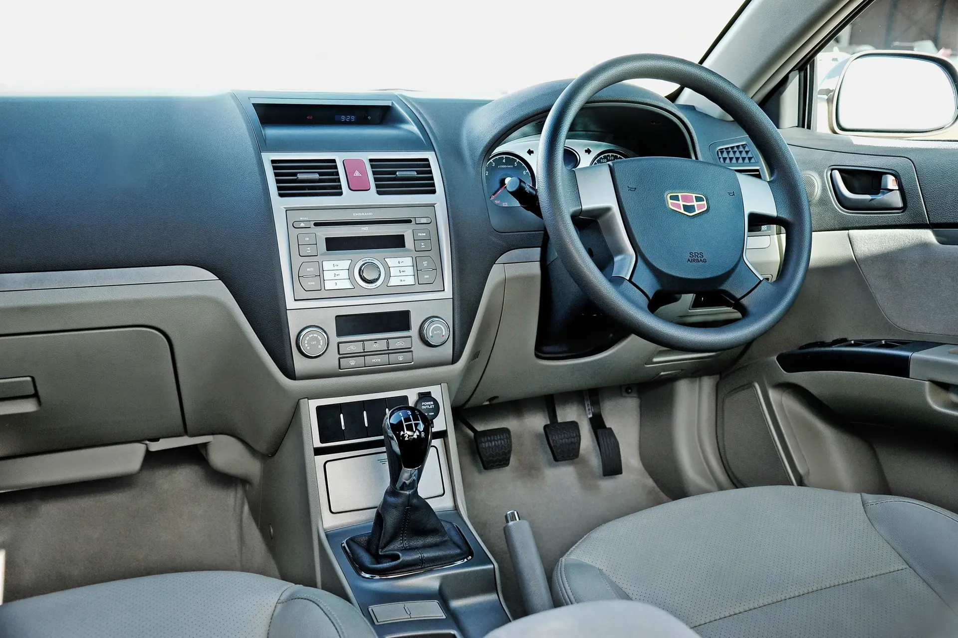 Geely EC7 Interior