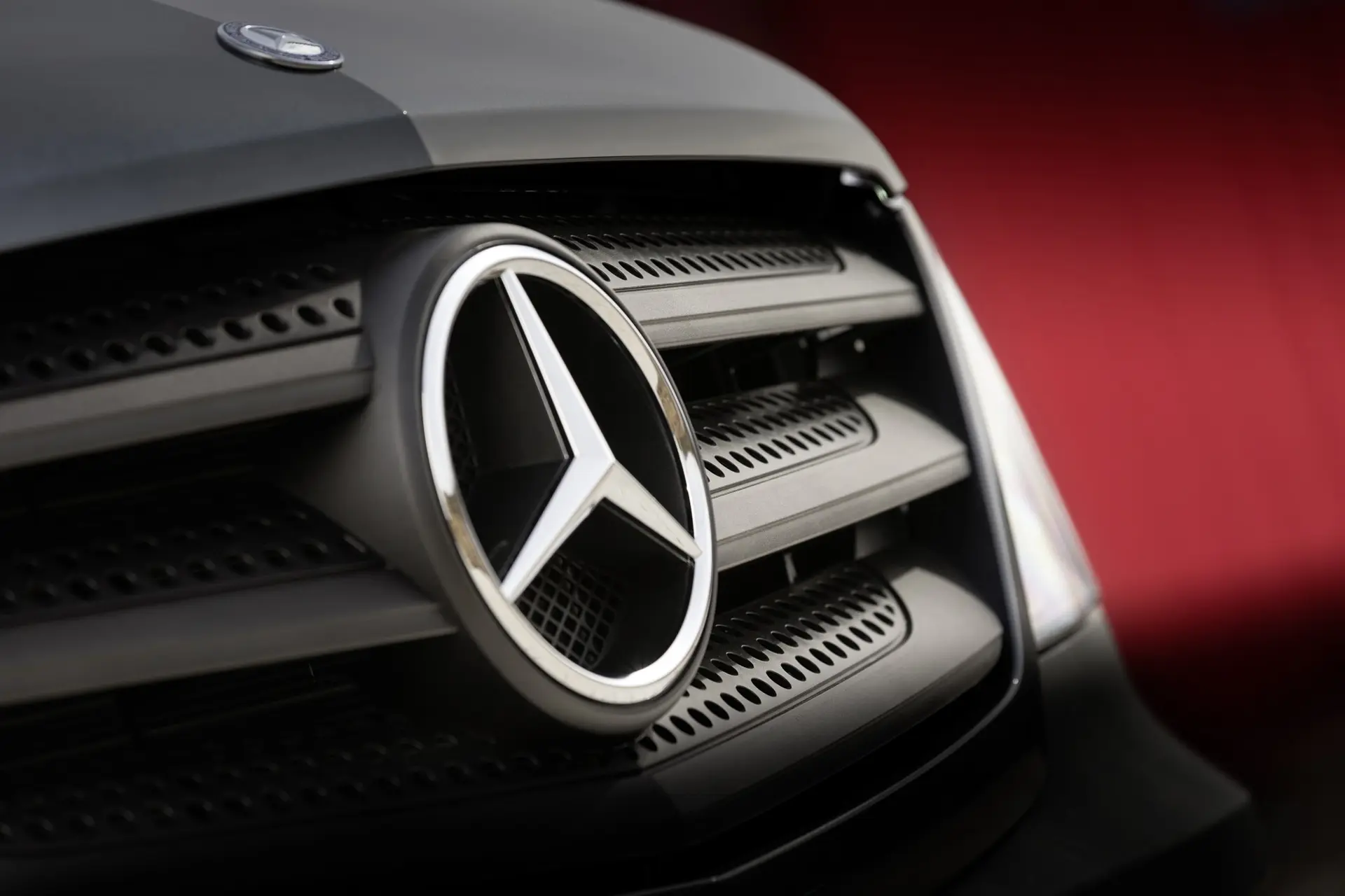 Mercedes-Benz Sprinter Grill