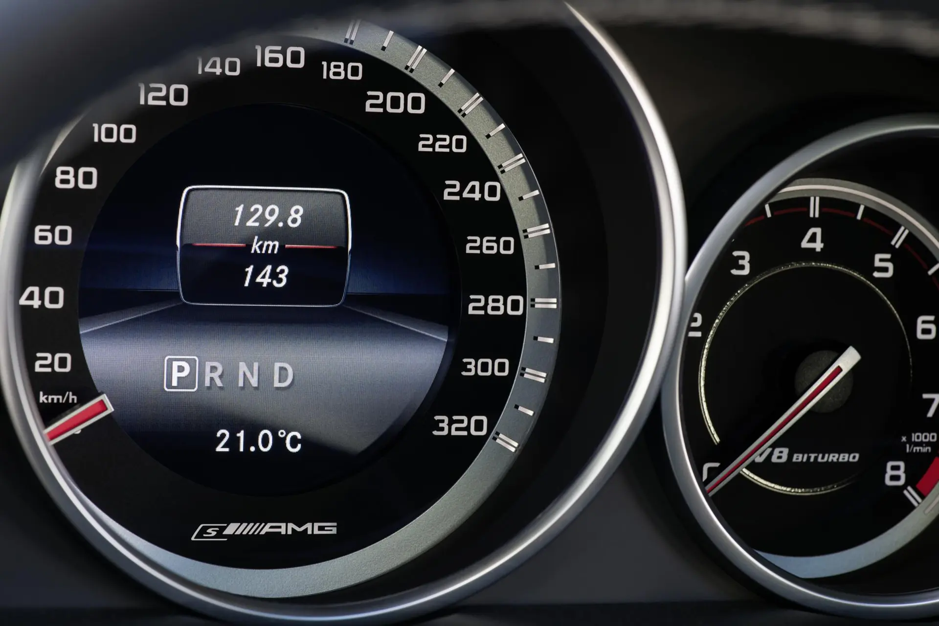 Mercedes-Benz E 63 AMG-28