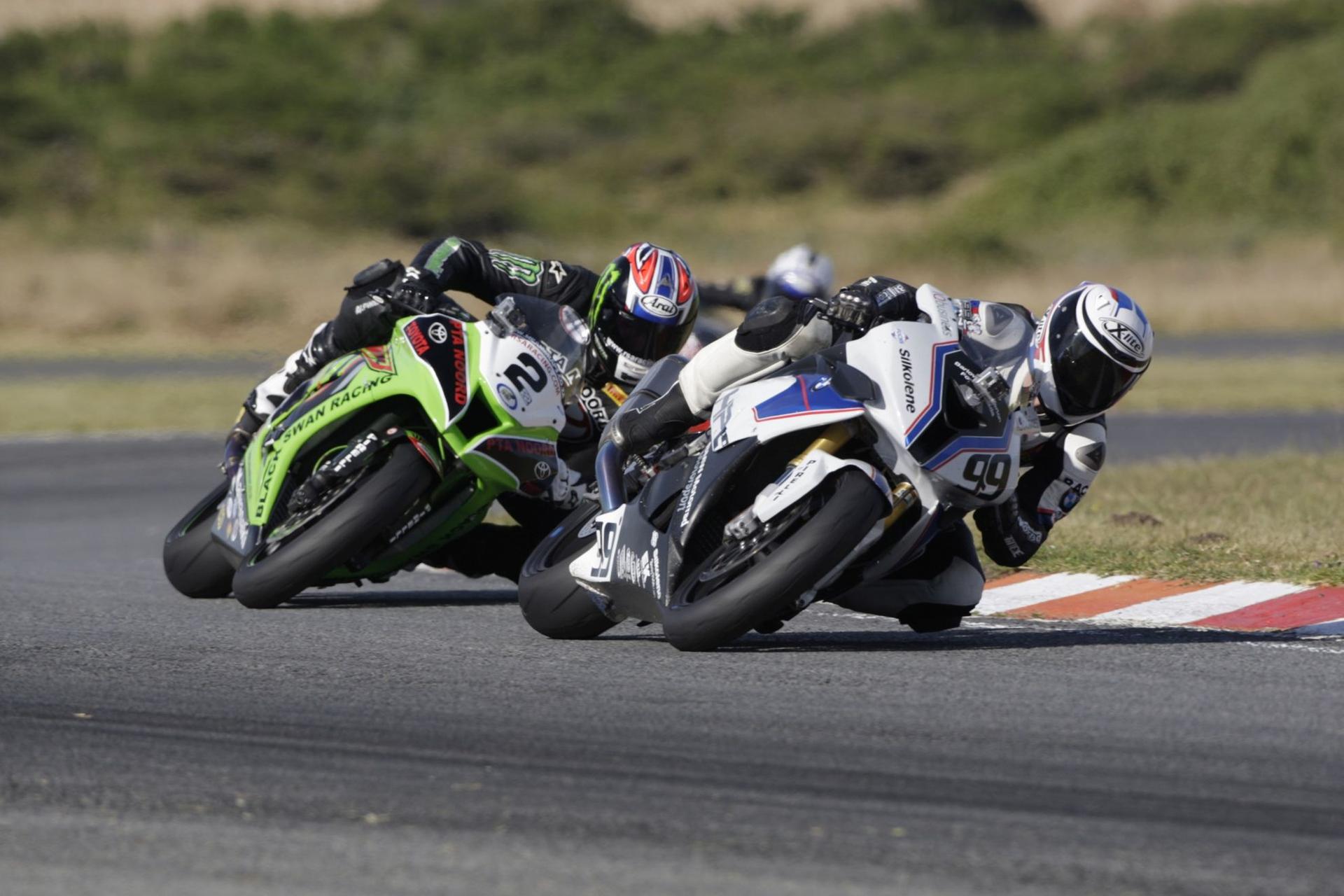 Leeson wins for BMW in East London Superbikes