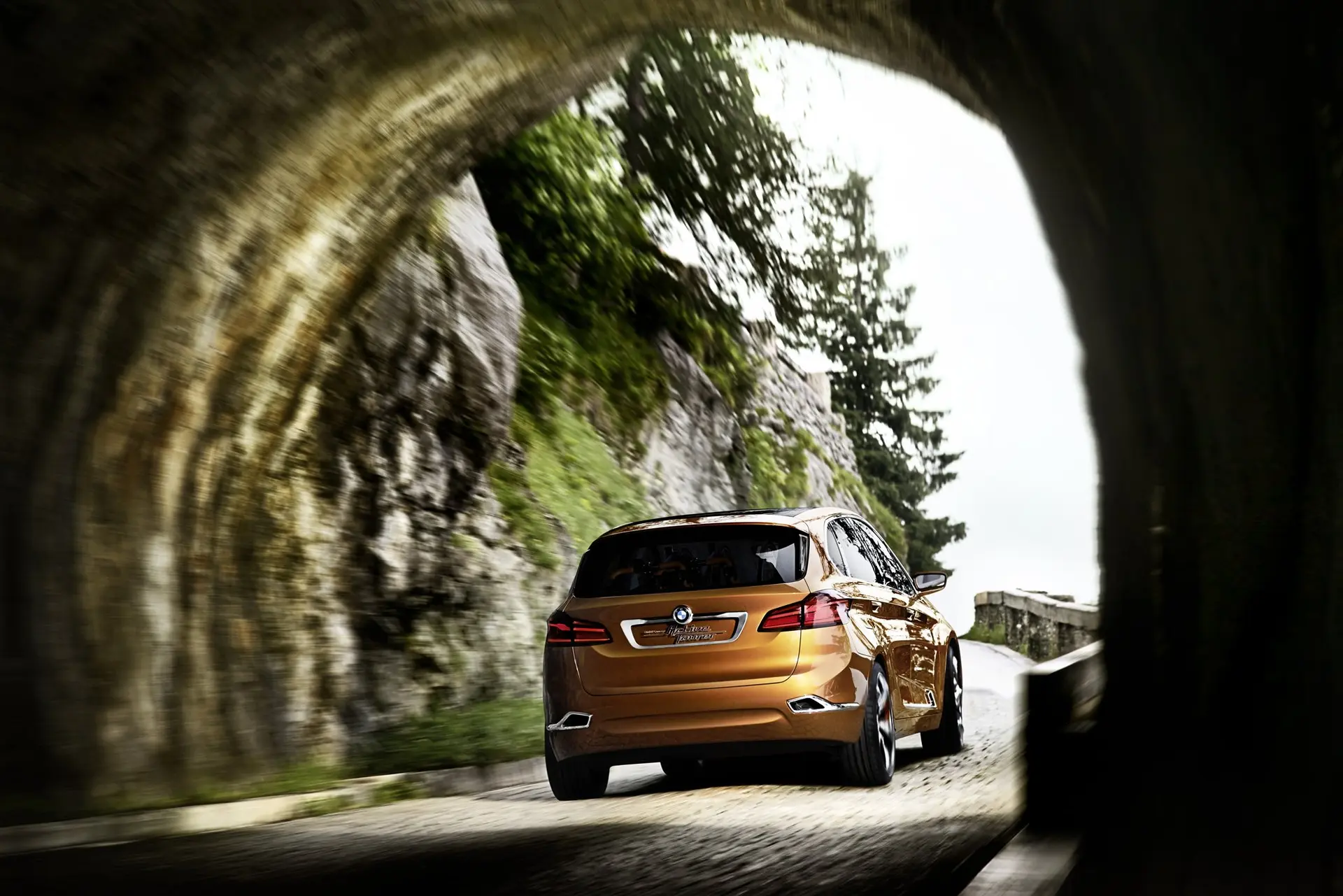 Bmw concept active tourer outdoor 01