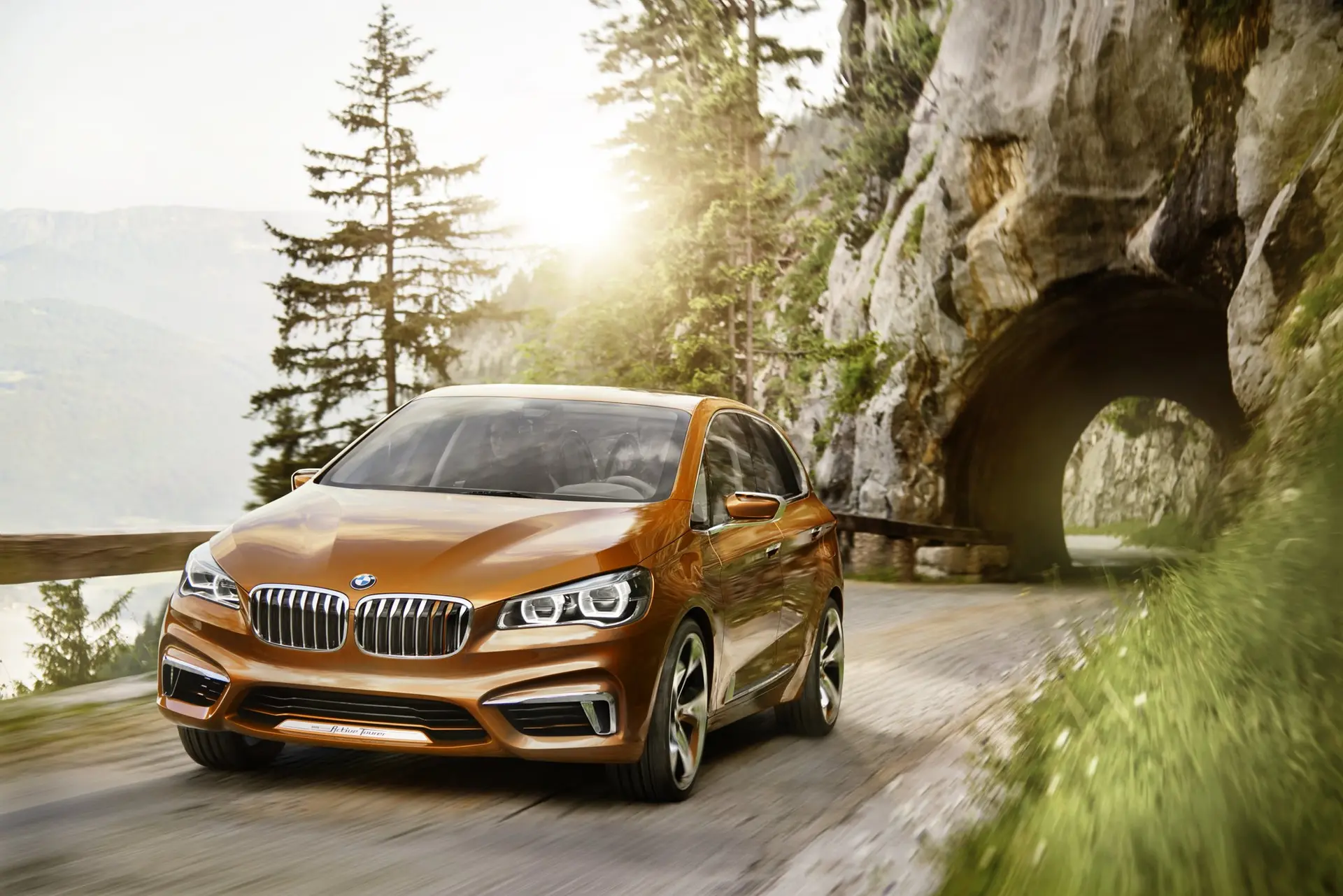 Bmw concept active tourer outdoor 02