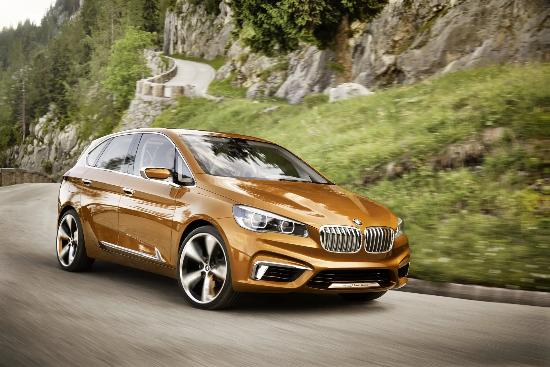 Bmw concept active tourer outdoor 05