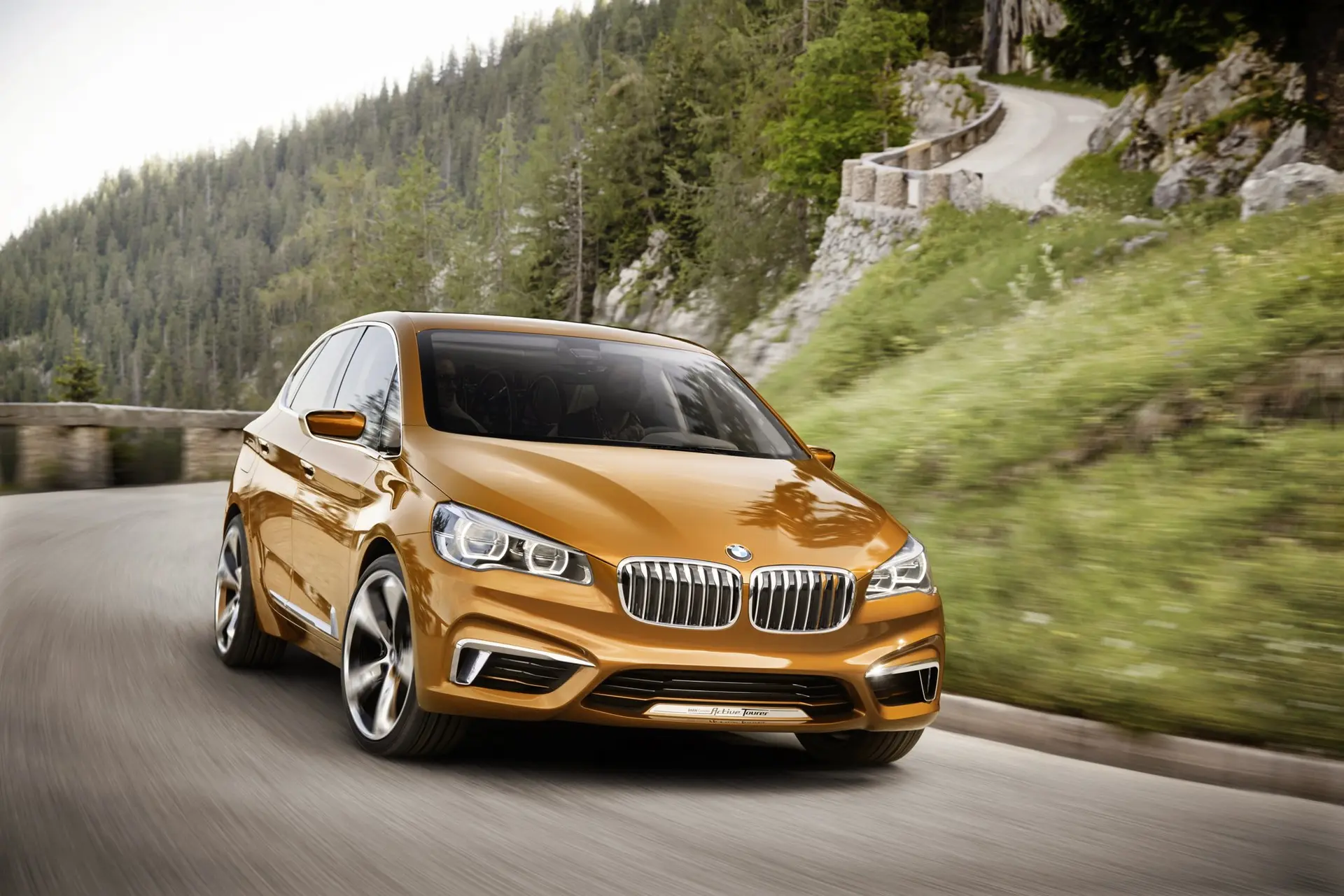 Bmw concept active tourer outdoor 09