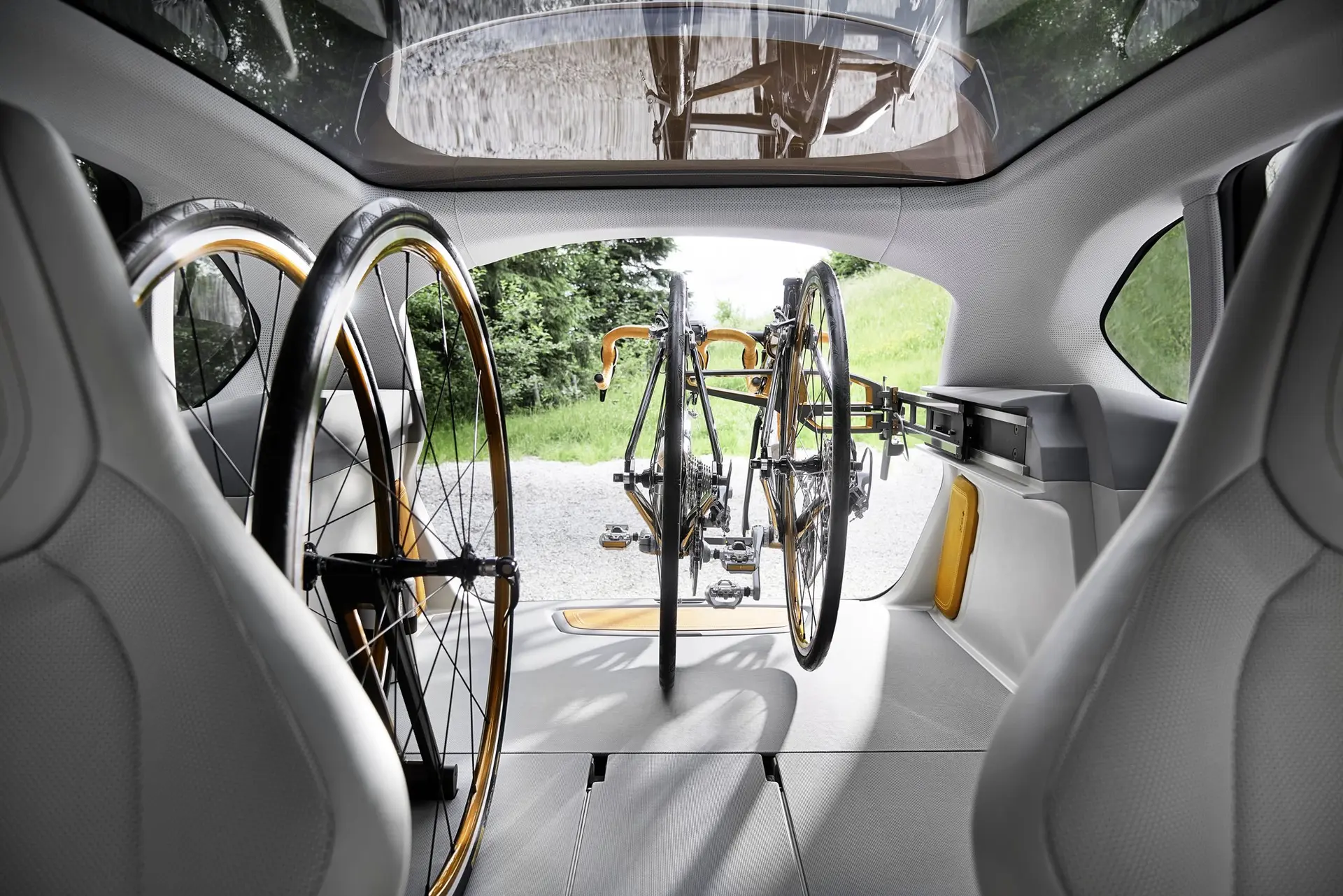 Bmw concept active tourer outdoor 24
