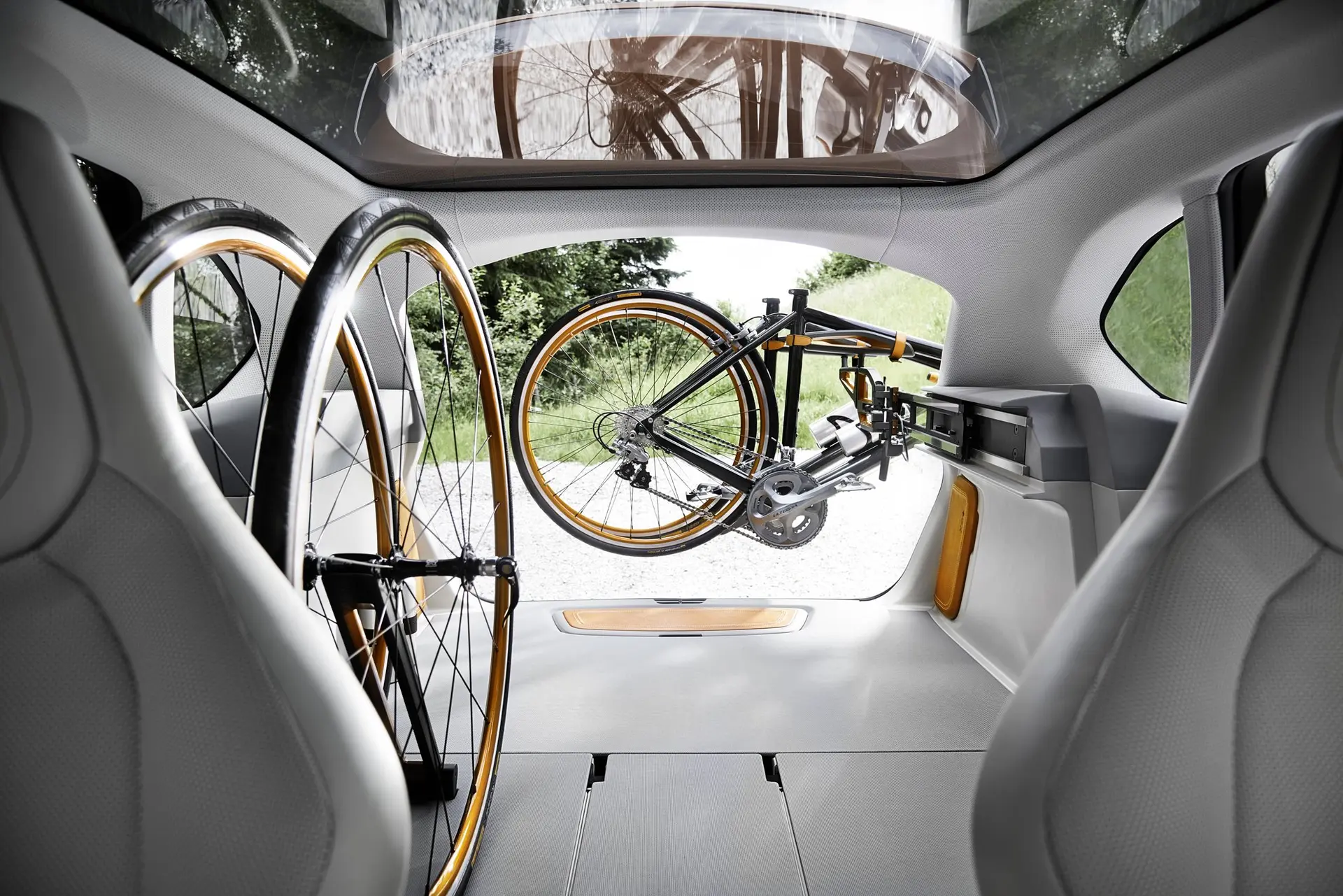 Bmw concept active tourer outdoor 26
