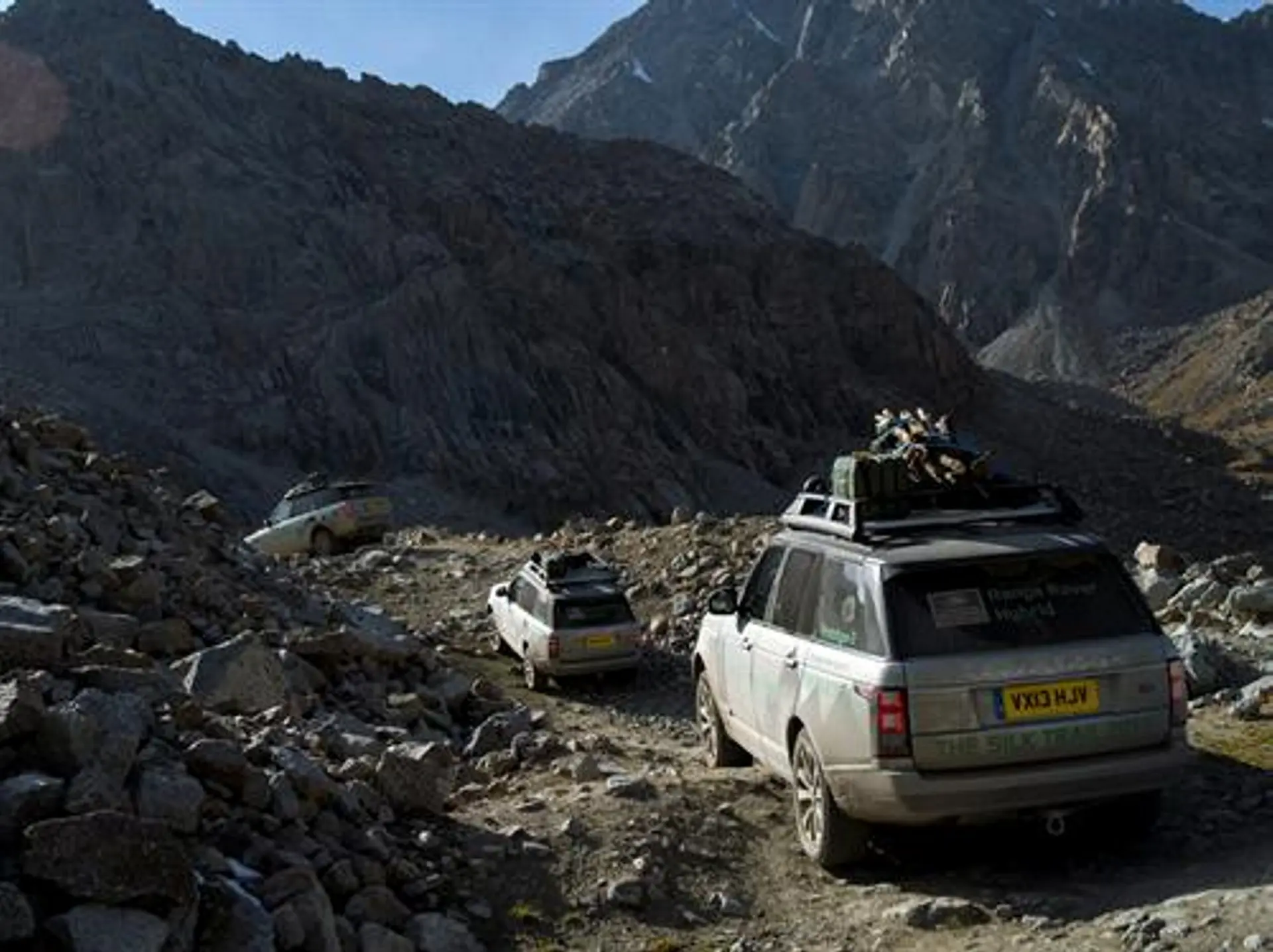 Land Rover - KYRGYZSTAN MOUNTAINS