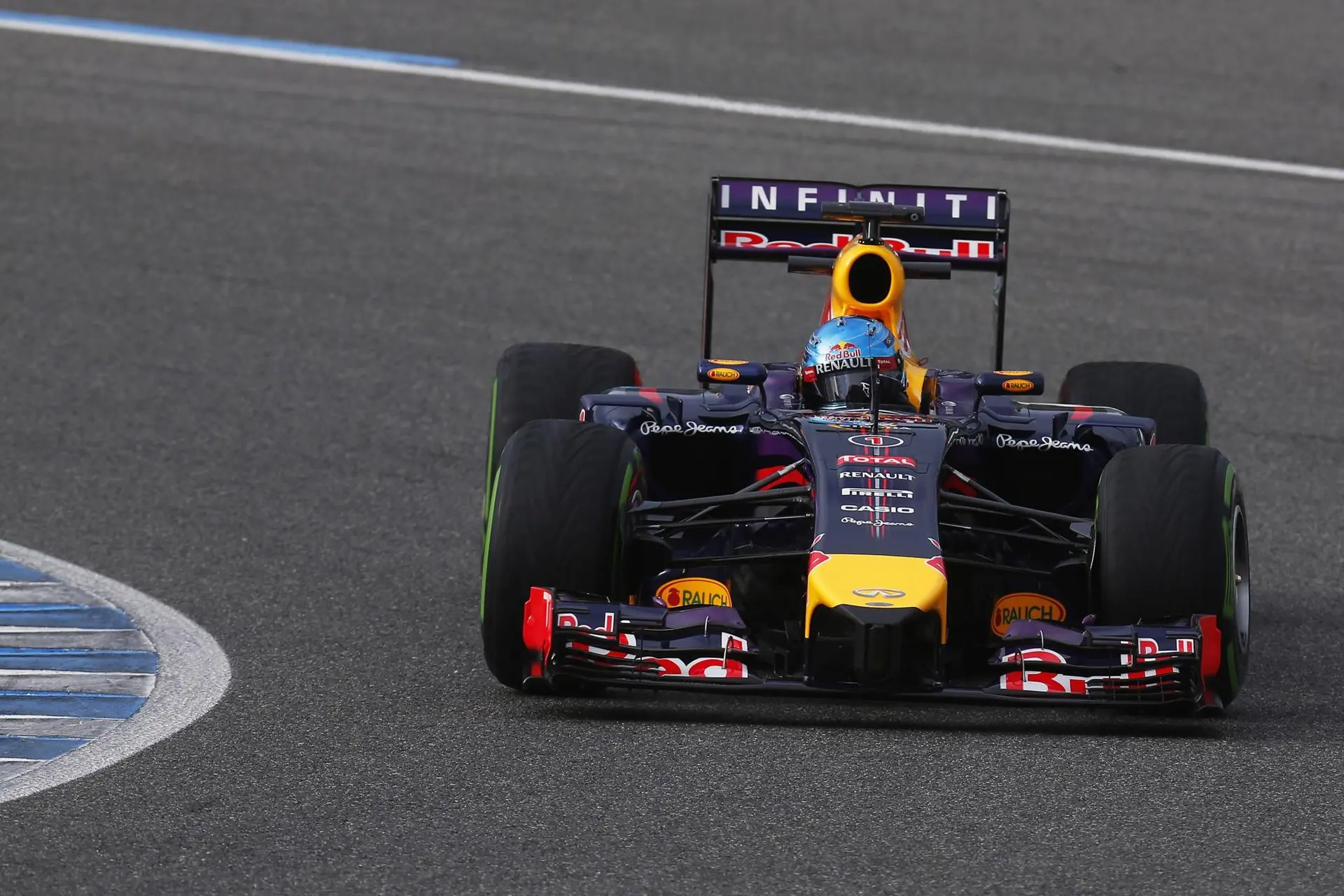 Infiniti_Formula_One_Racing_Car_