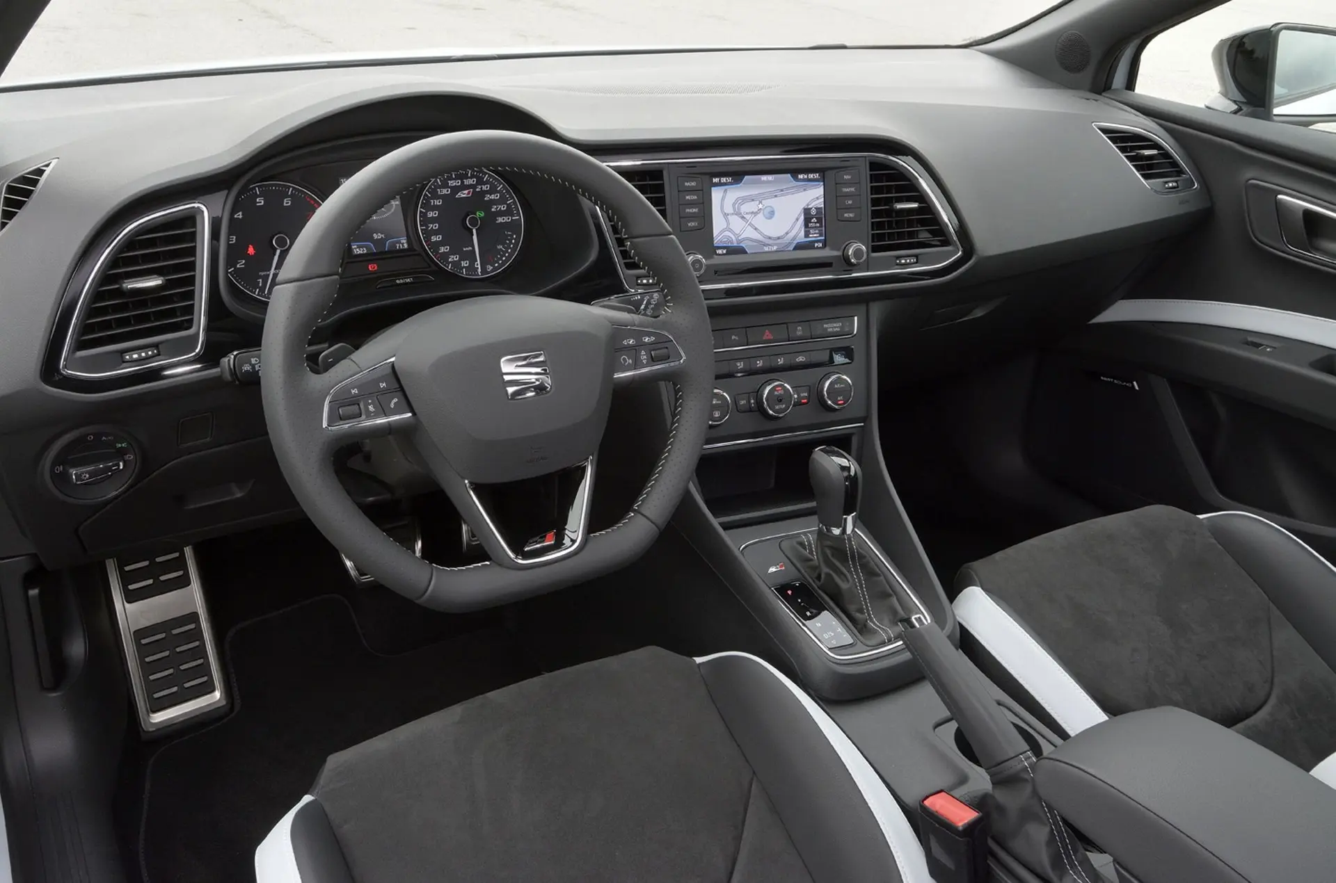 SEAT-Leon-Interior
