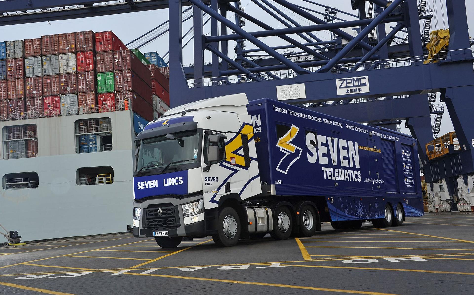 FIRST RENAULT TRUCKS RANGE Ts FOR SEVEN LINCS