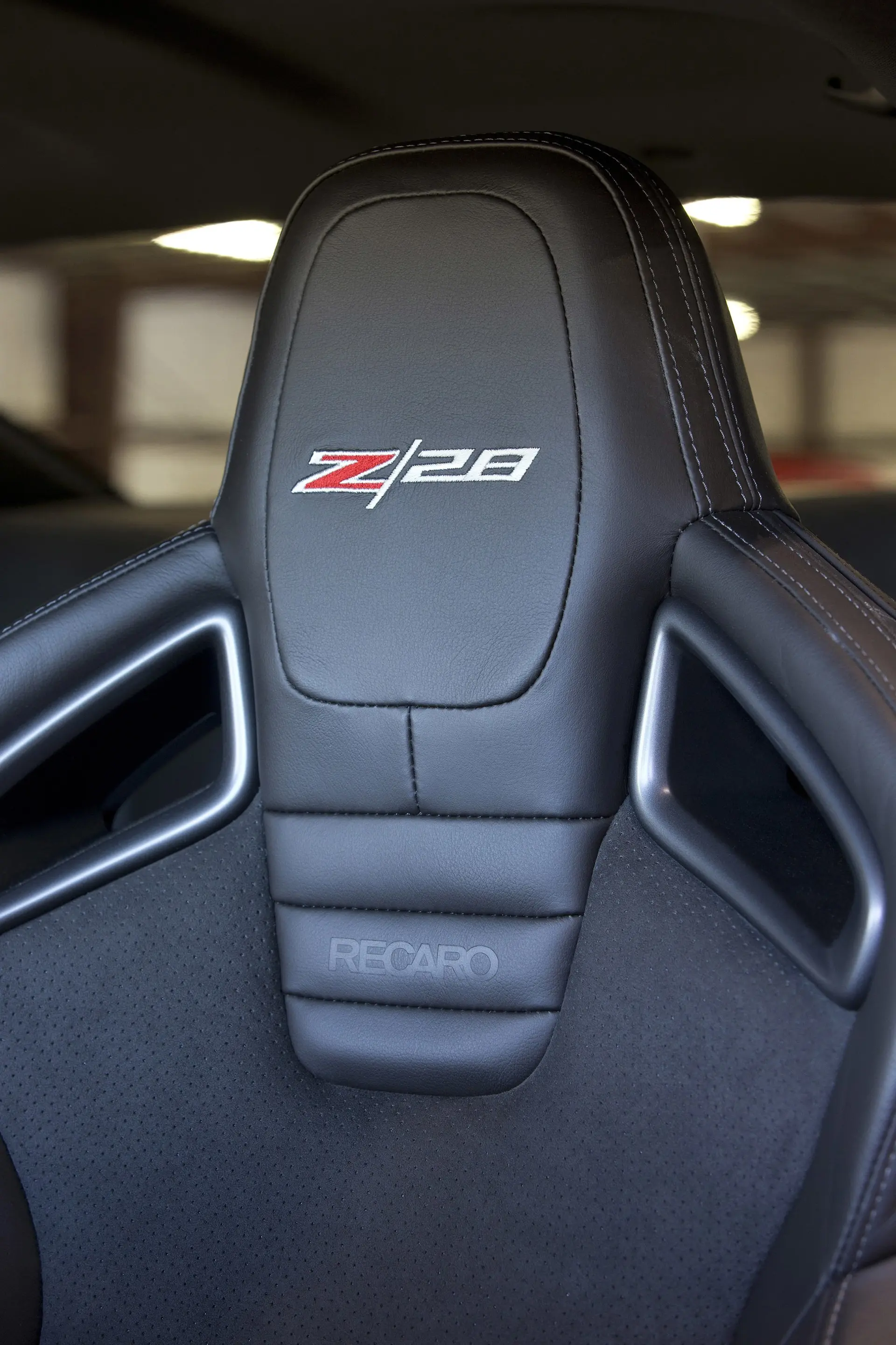 2014-Chevrolet-Camaro-Z28-Seat