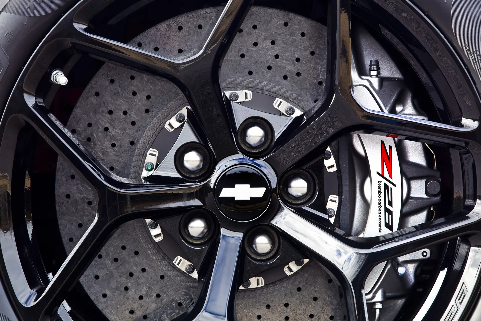 2014-Chevrolet-Camaro-Z28-Wheel