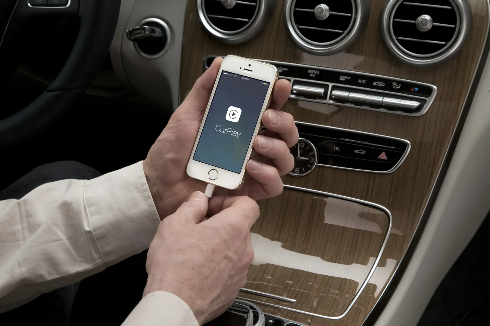 Mercedes-Benz_Apple