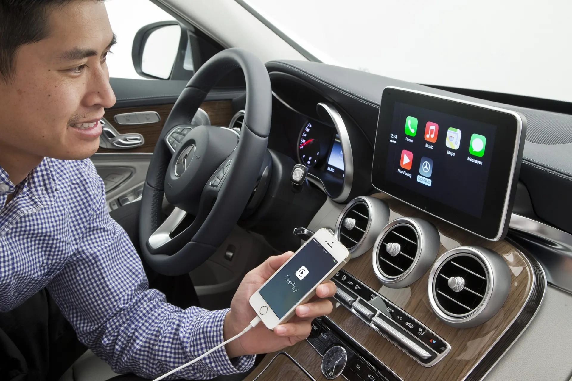 Mercedes-Benz_Apple_Apps