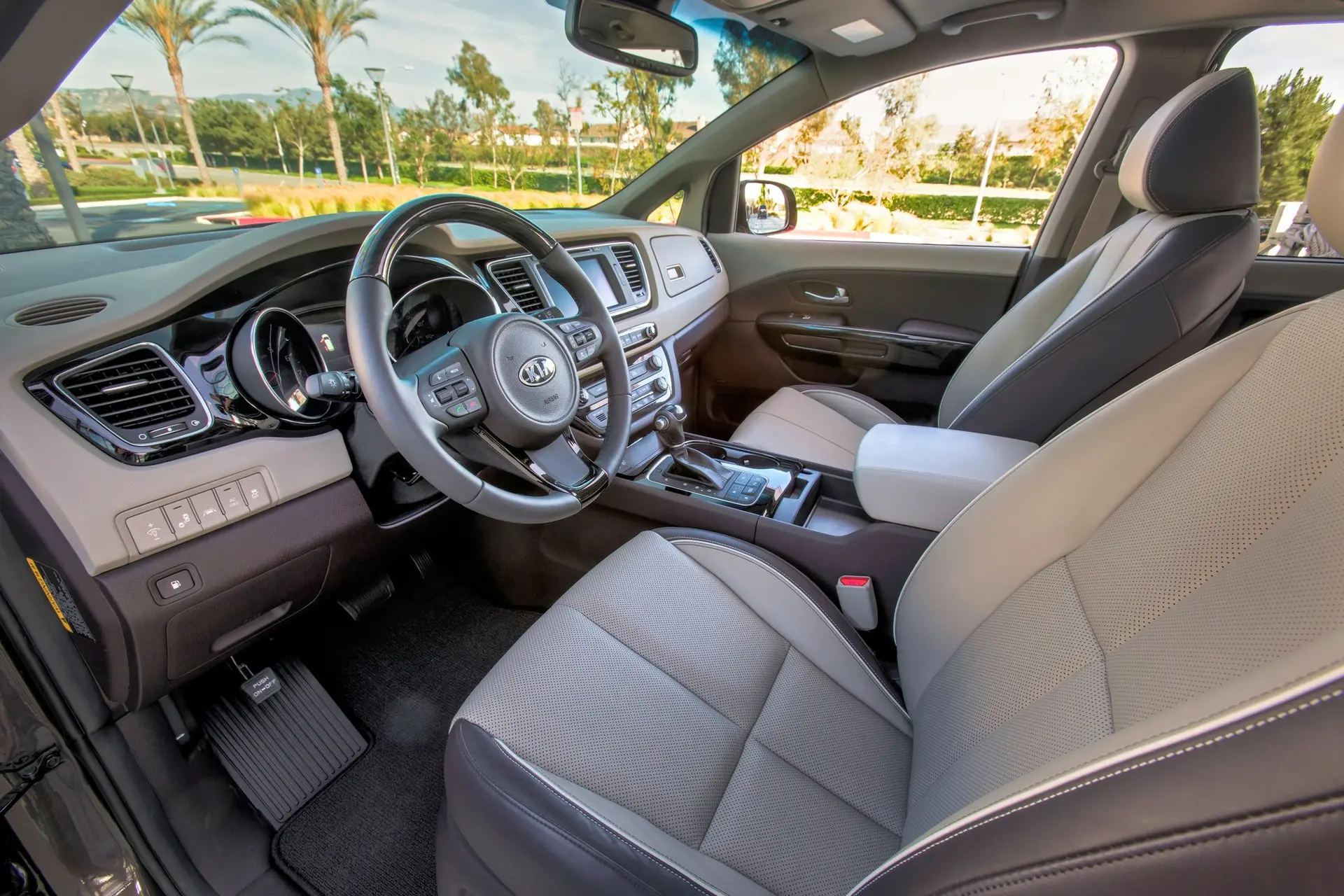 KIA Sedona Interior